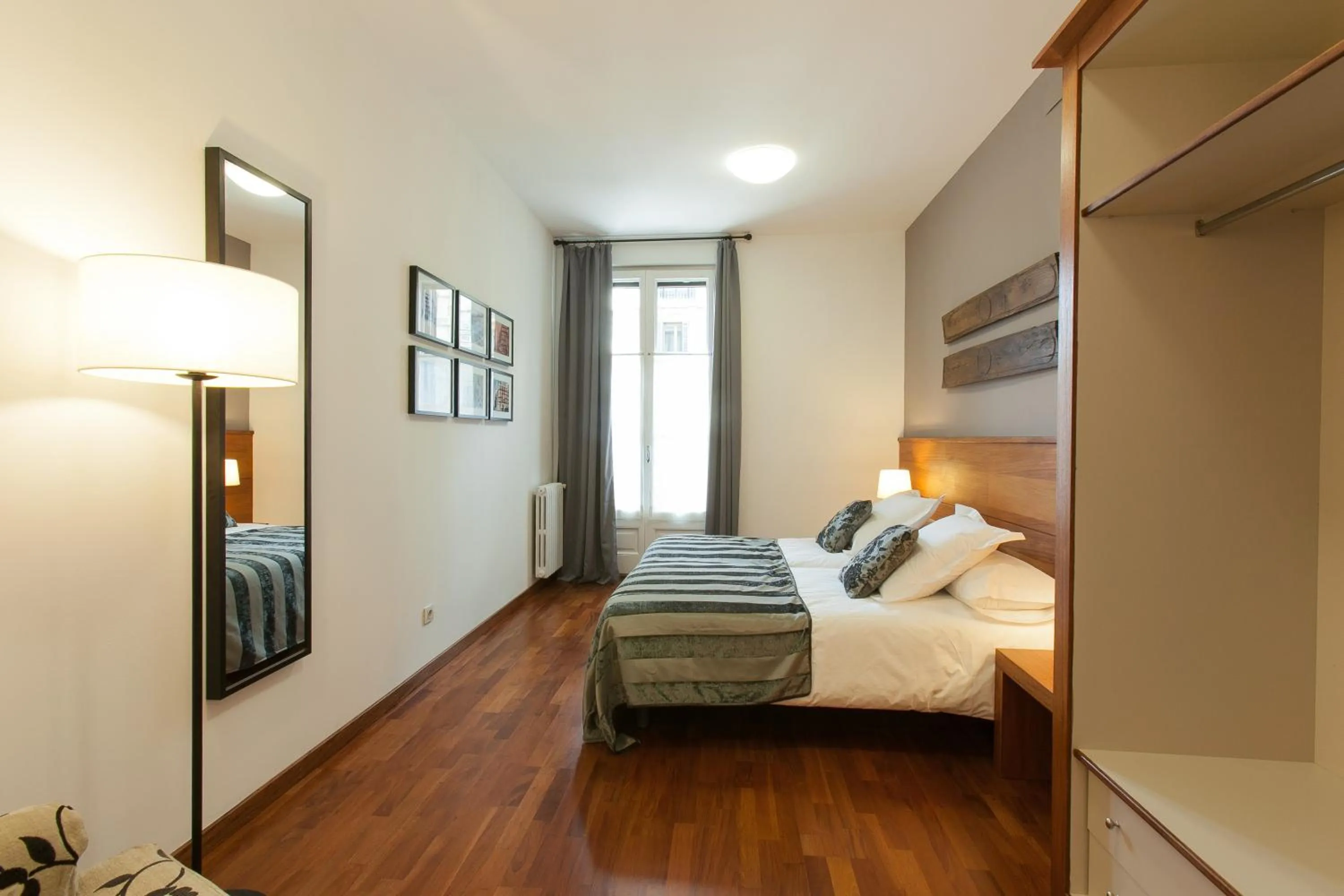 Bedroom, Bed in Serennia Apartamentos Ramblas - Plaça Catalunya