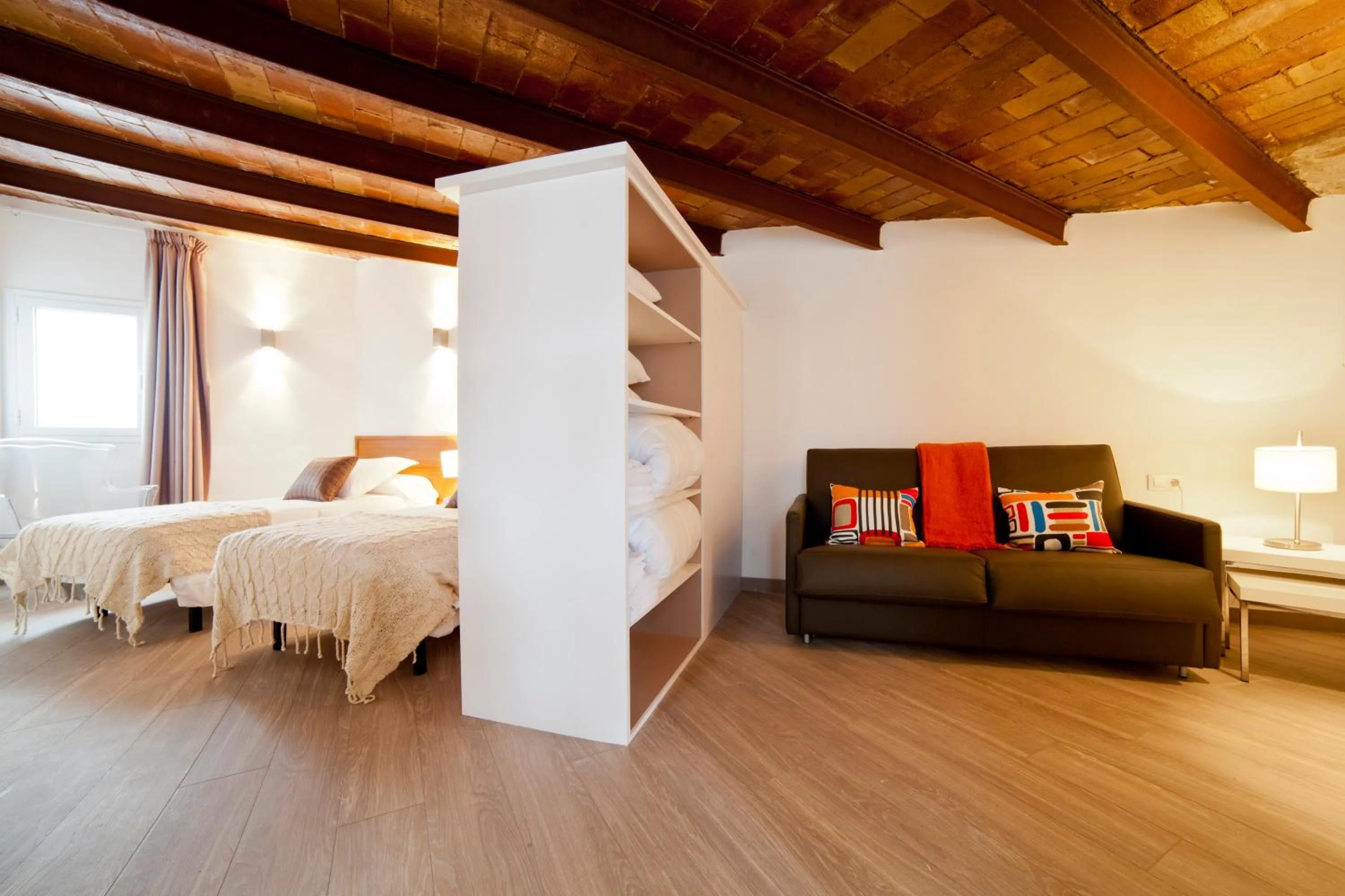 Bedroom, Bed in Serennia Apartamentos Ramblas - Plaça Catalunya