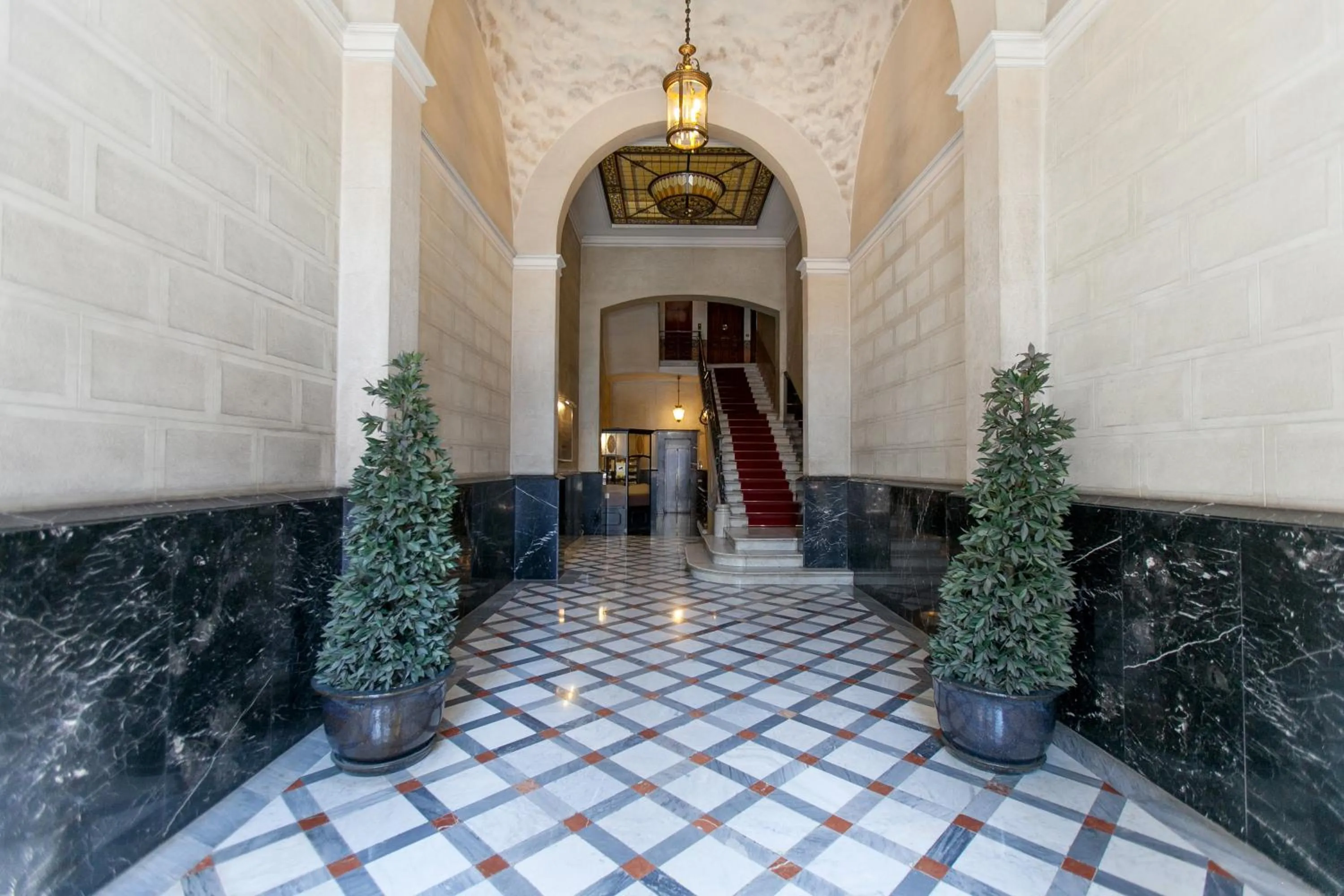 Facade/entrance in Serennia Apartamentos Ramblas - Plaça Catalunya