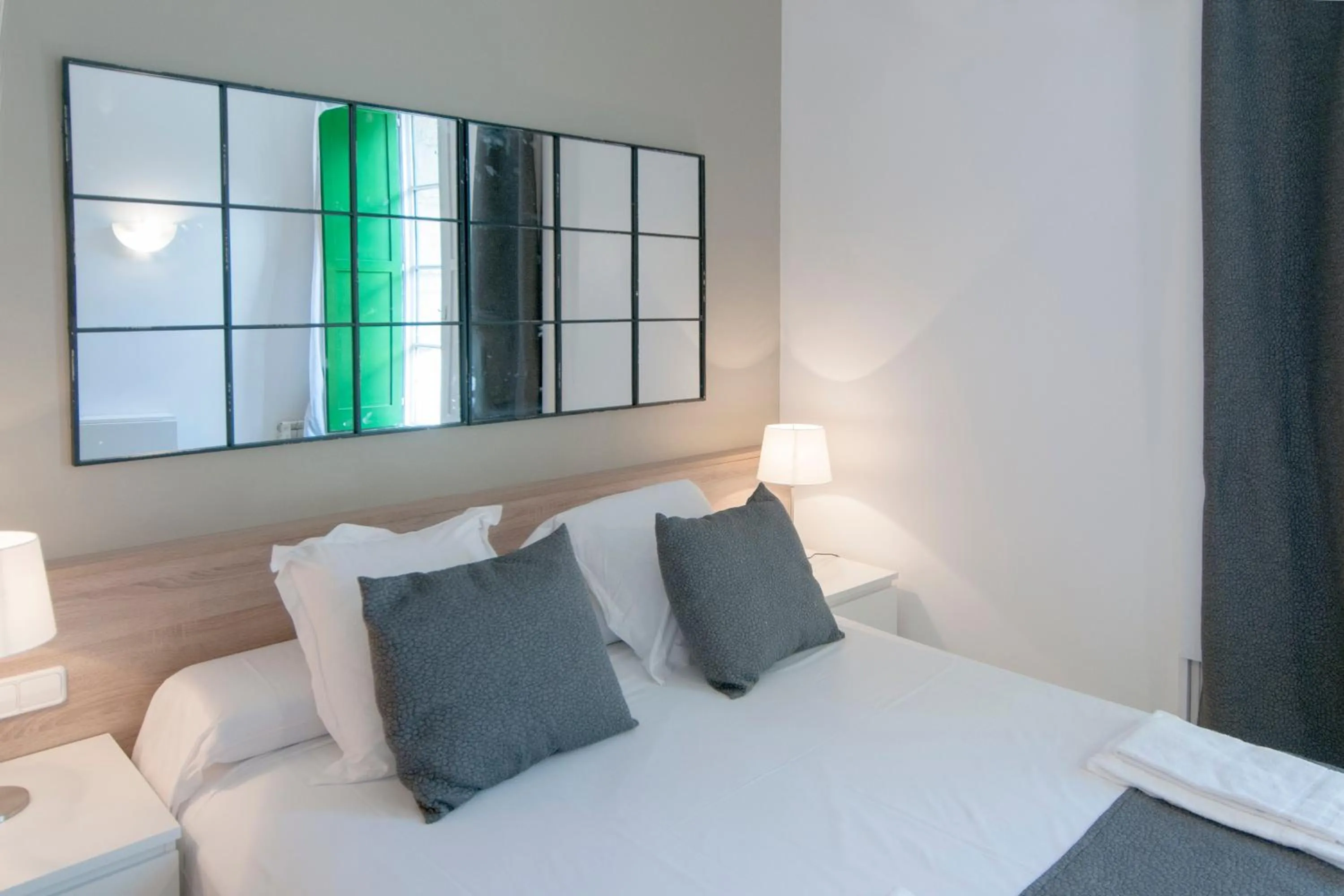 Bedroom, Bed in Serennia Apartamentos Ramblas - Plaça Catalunya