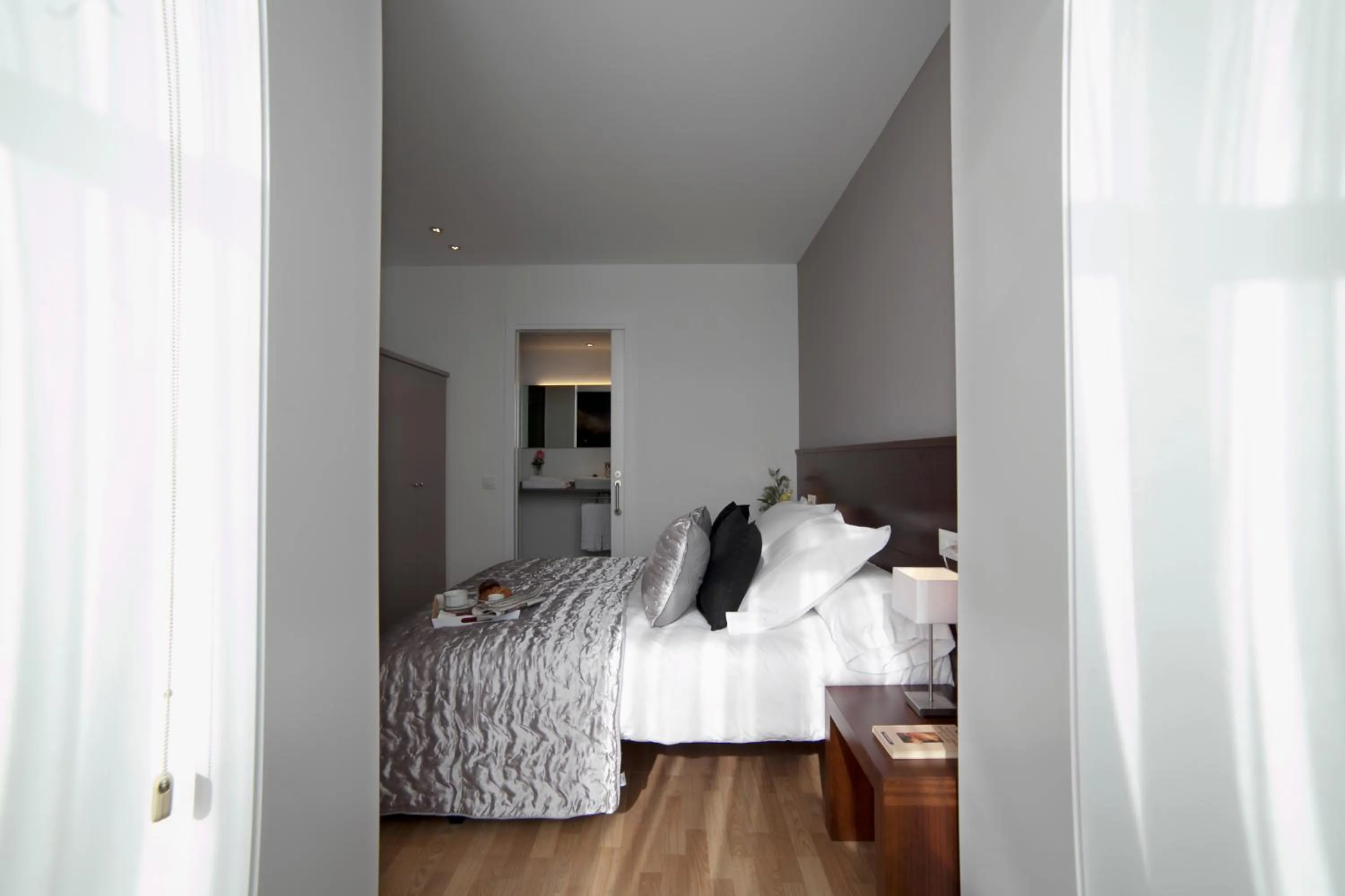 Photo of the whole room, Bed in Serennia Apartamentos Ramblas - Plaça Catalunya