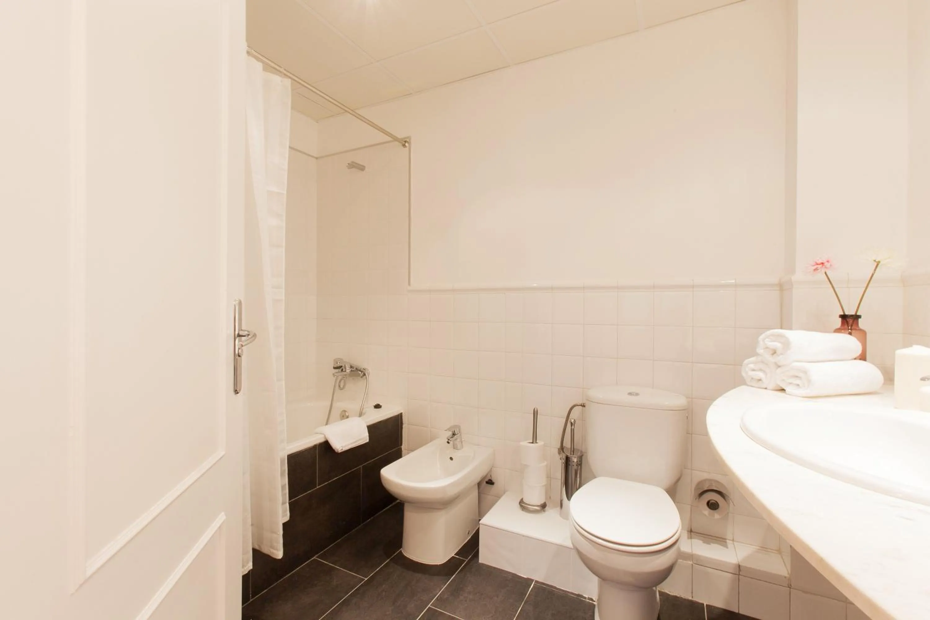 Bathroom in Serennia Apartamentos Ramblas - Plaça Catalunya