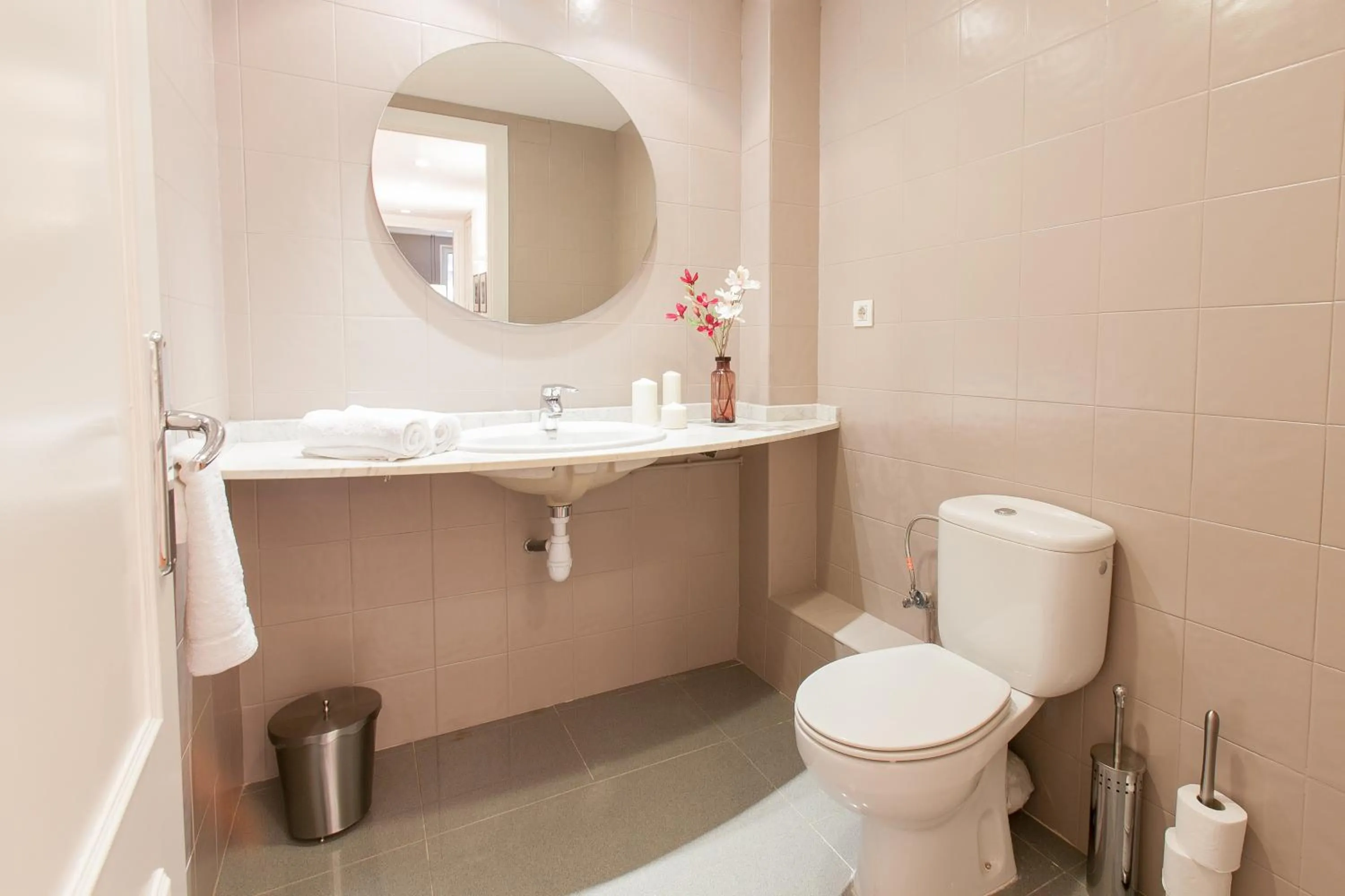 Bathroom in Serennia Apartamentos Ramblas - Plaça Catalunya