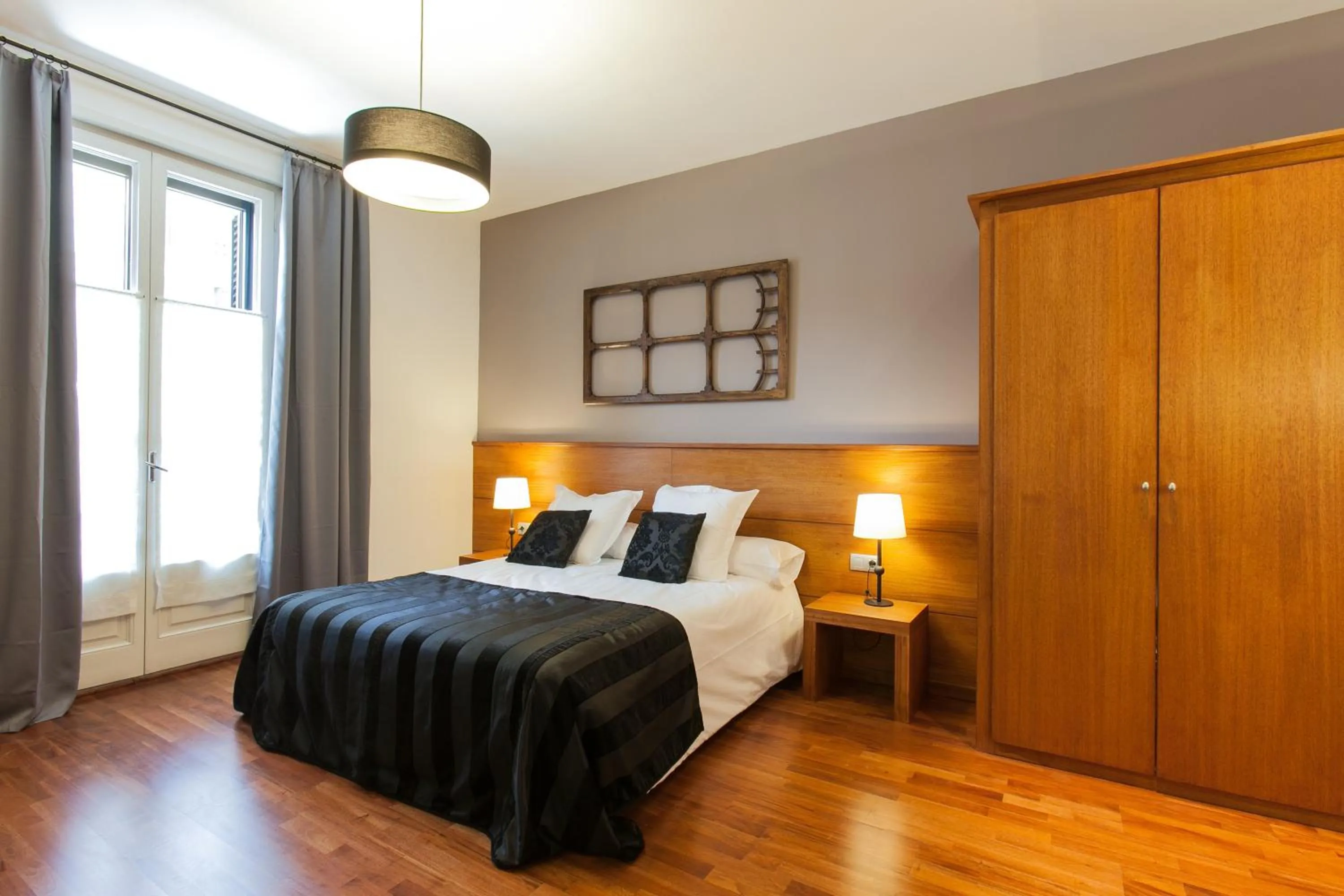 Bedroom, Bed in Serennia Apartamentos Ramblas - Plaça Catalunya