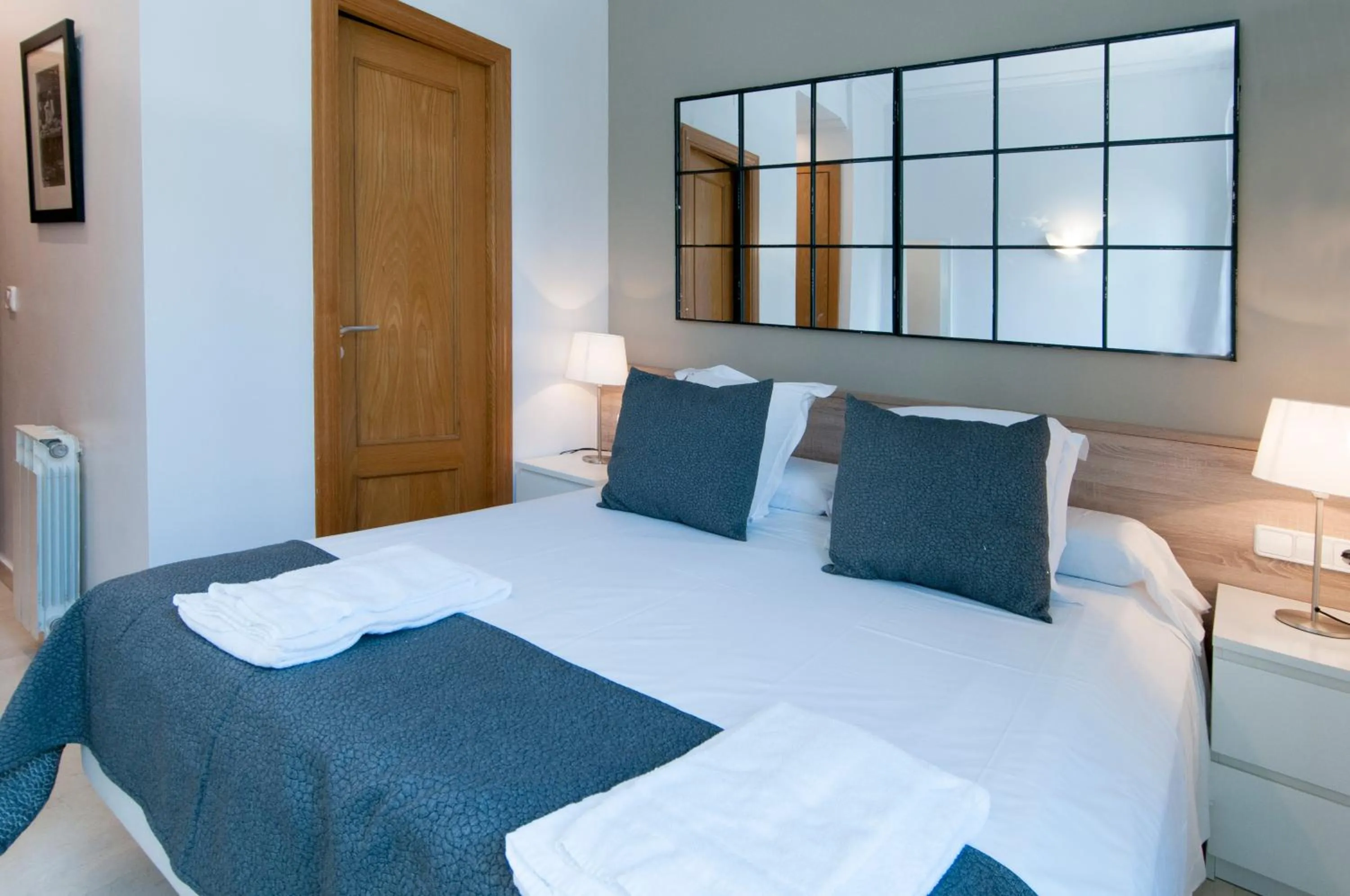 Bedroom, Bed in Serennia Apartamentos Ramblas - Plaça Catalunya