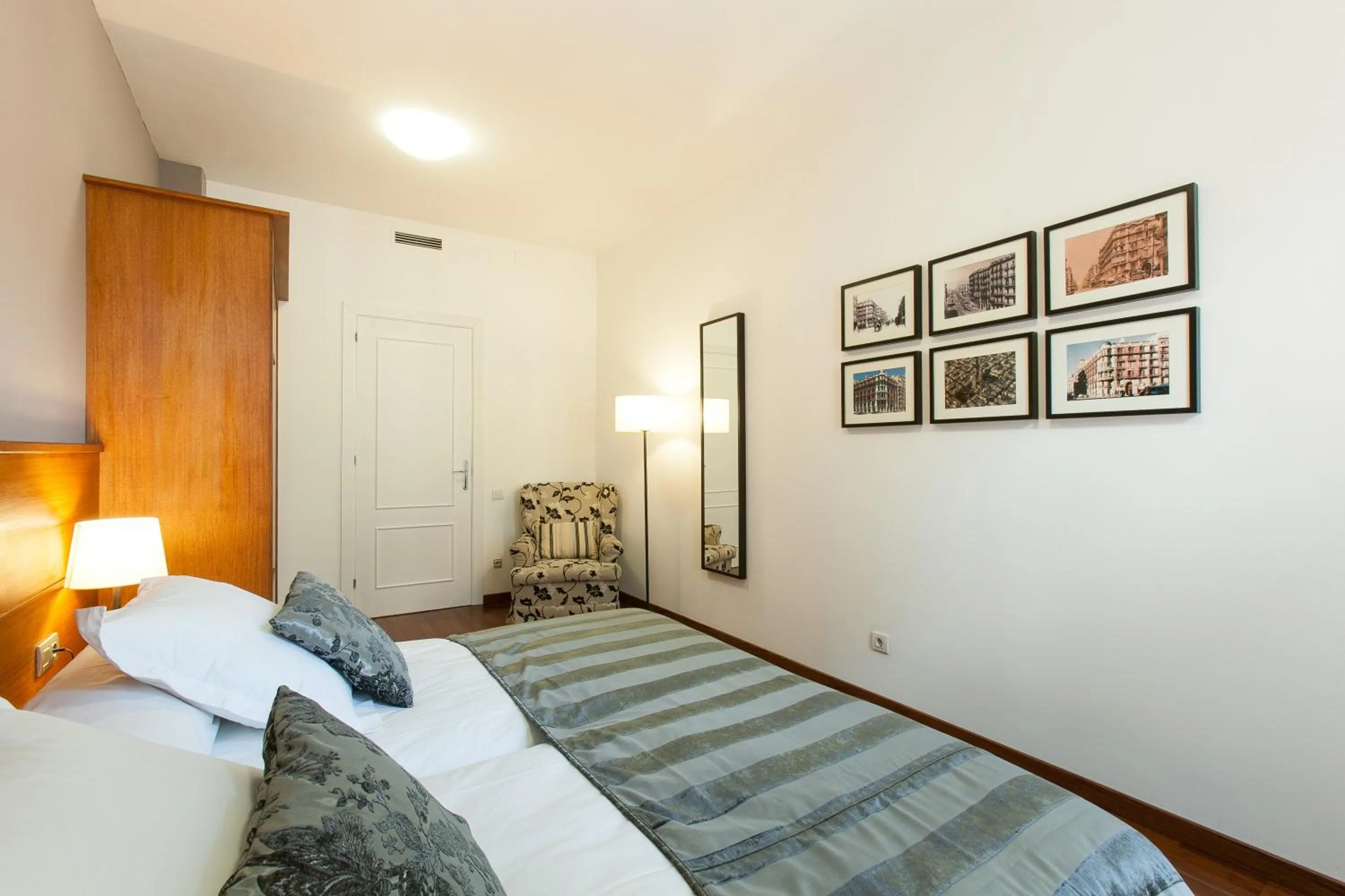 Bedroom, Bed in Serennia Apartamentos Ramblas - Plaça Catalunya