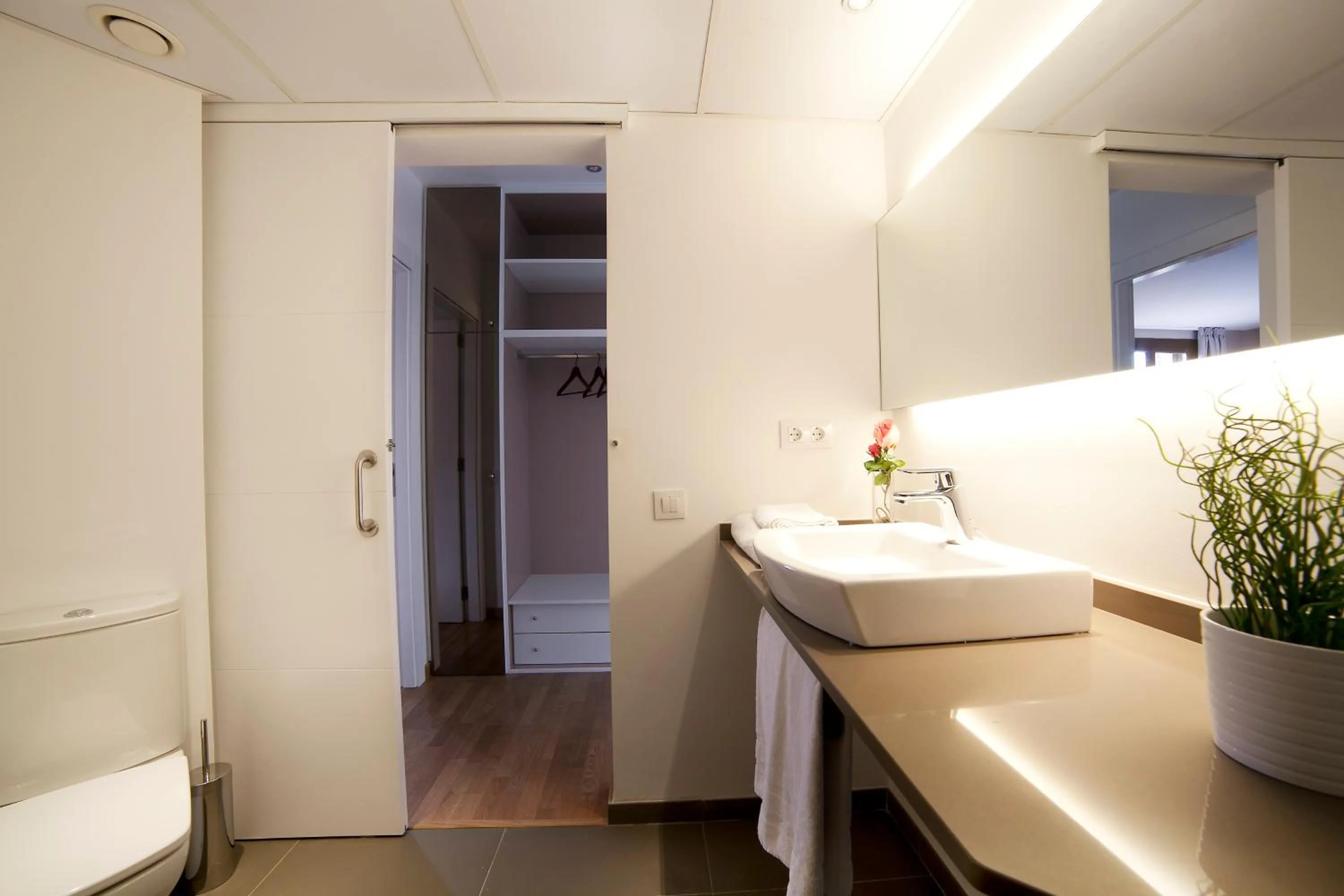 Bathroom in Serennia Apartamentos Ramblas - Plaça Catalunya