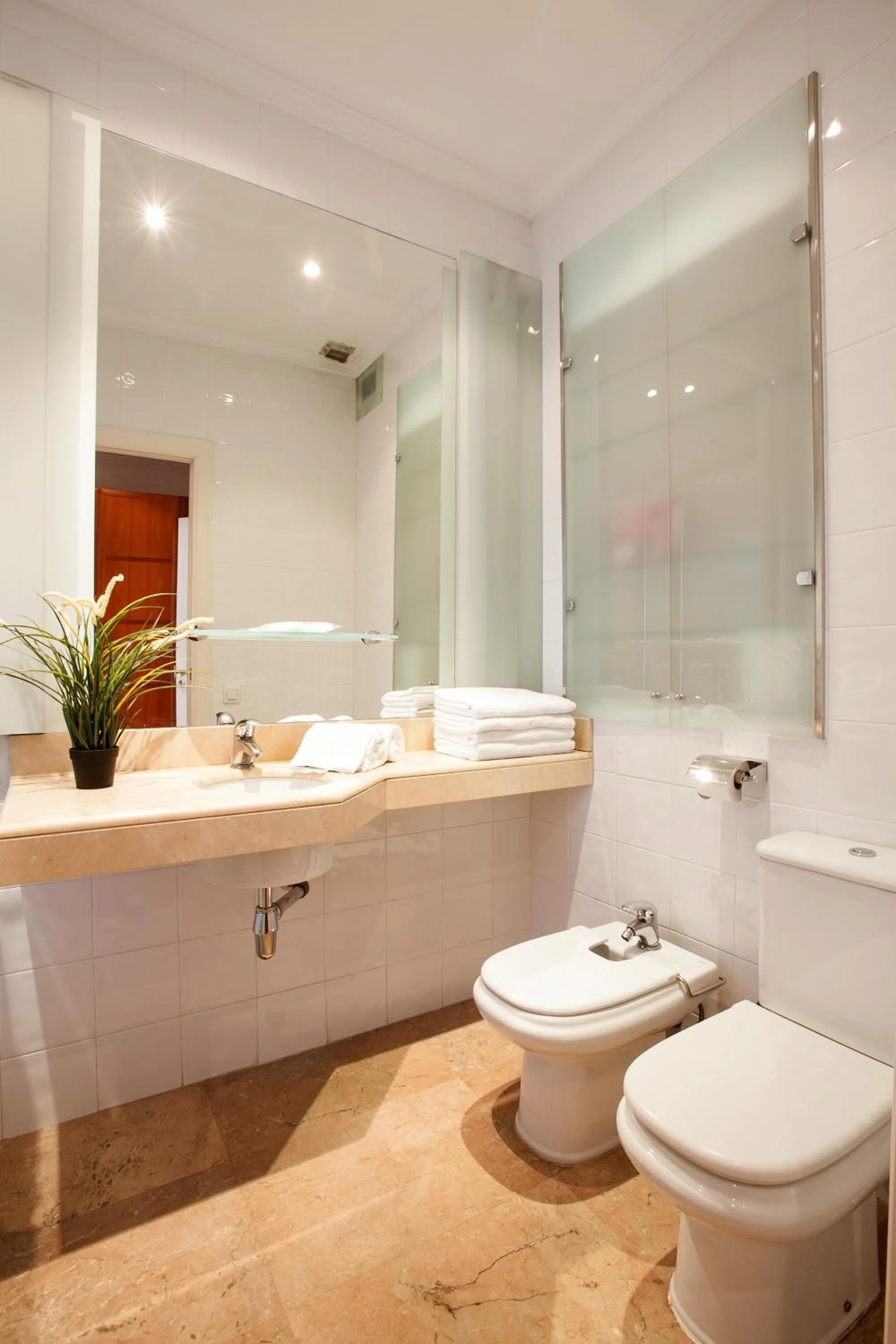 Bathroom in Serennia Apartamentos Ramblas - Plaça Catalunya