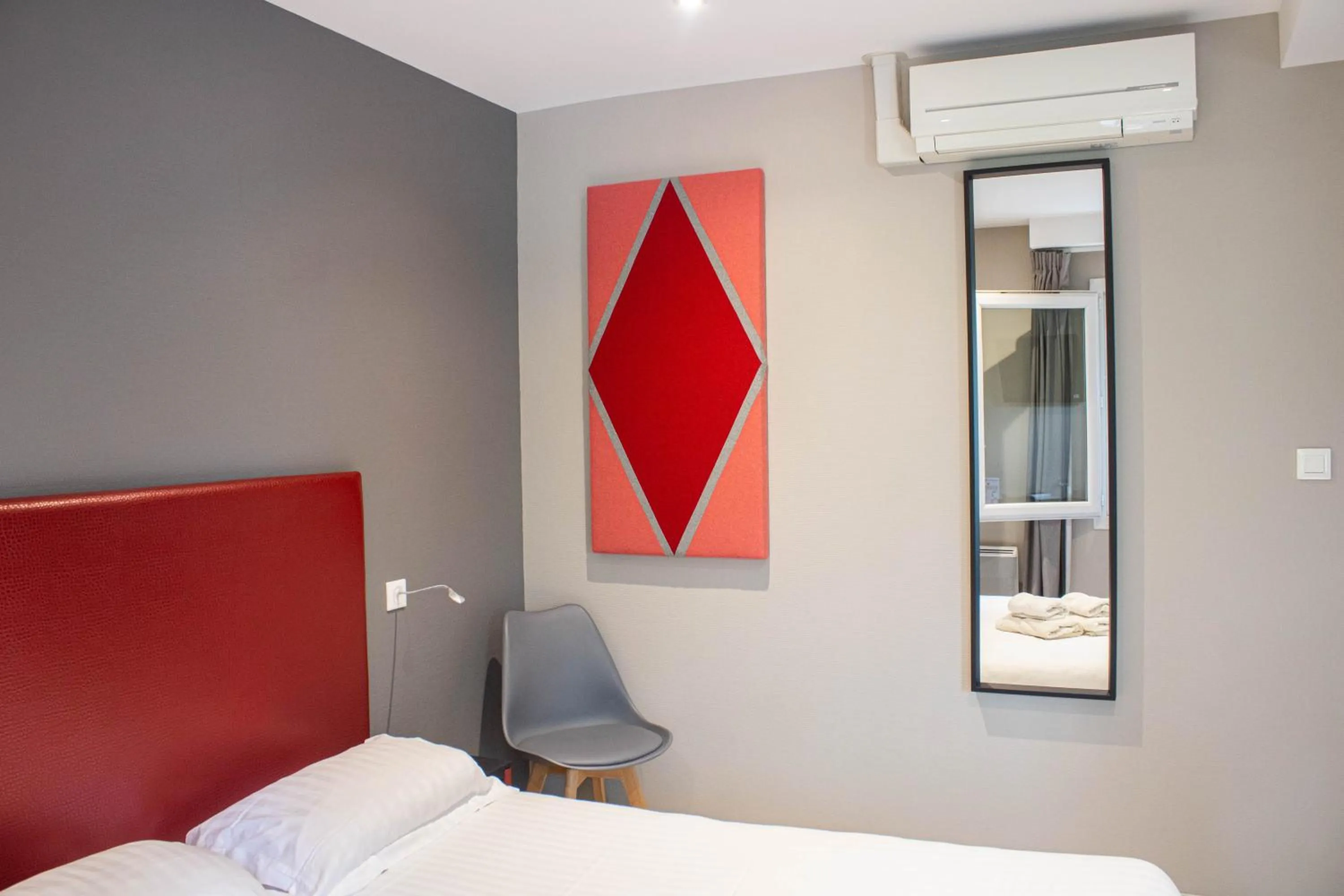 Decorative detail, Bed in La Source