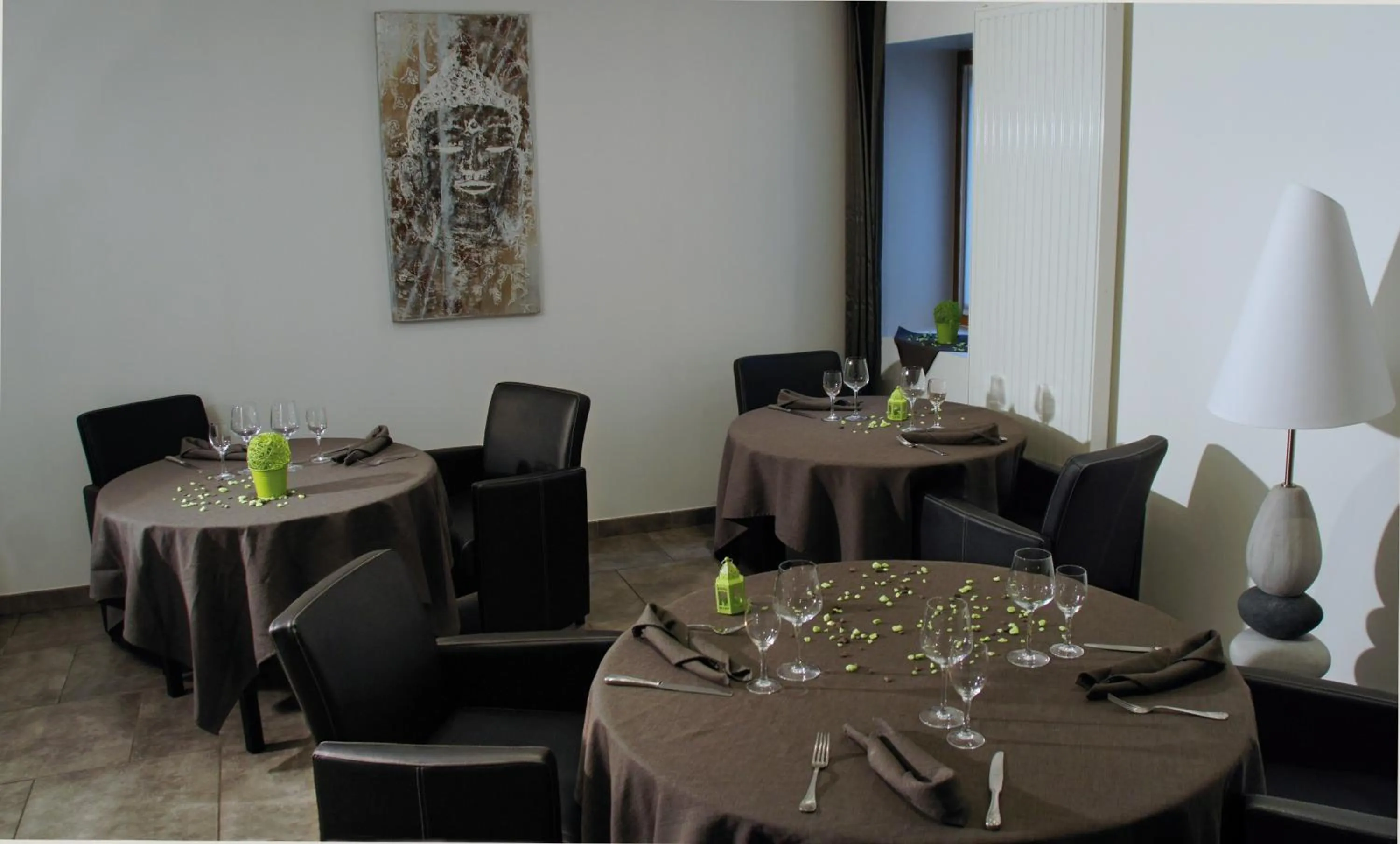 Restaurant/places to eat in La Source