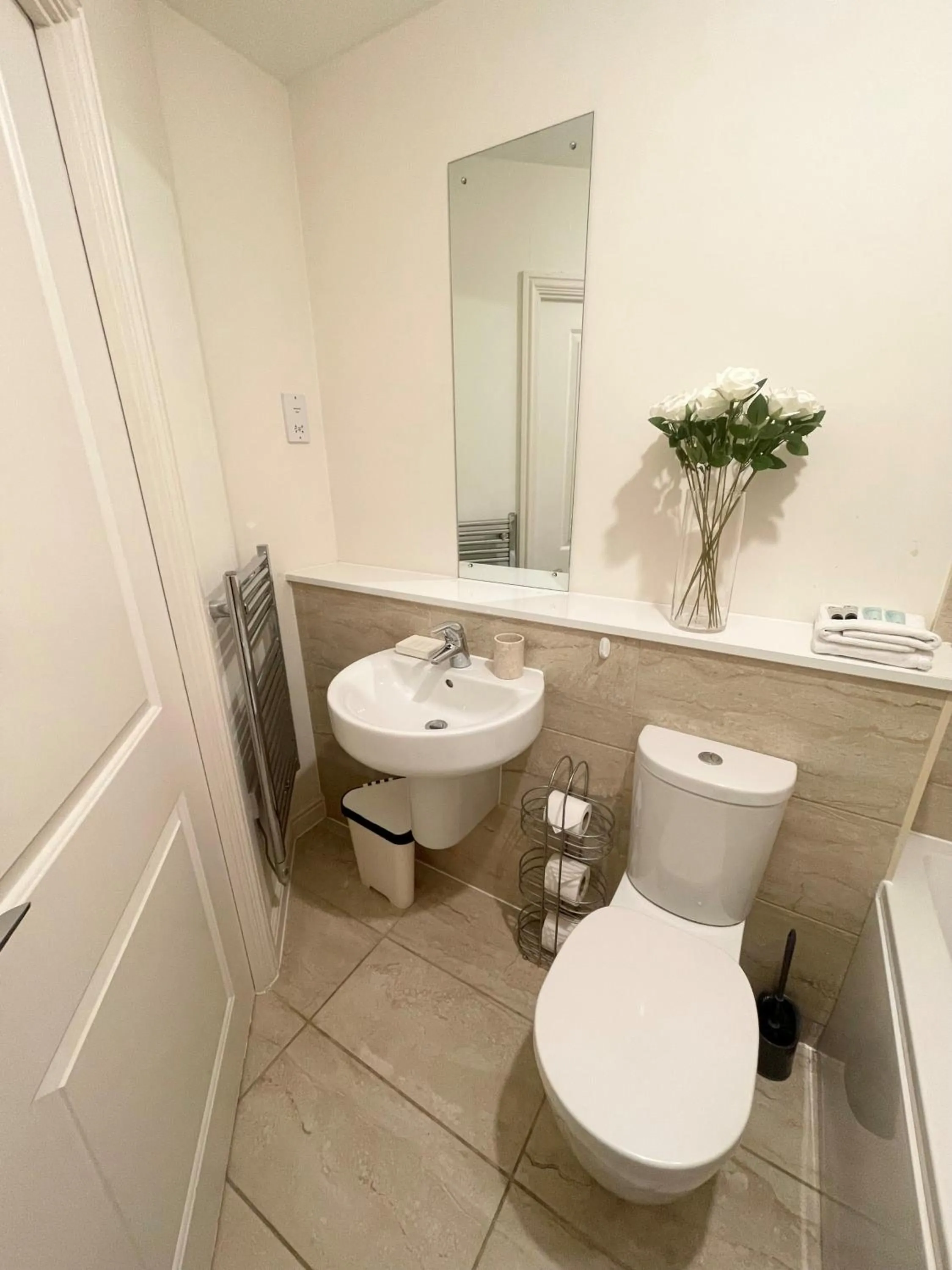 Toilet in Blue Sky Apartments @Wallis Square, Farnborough