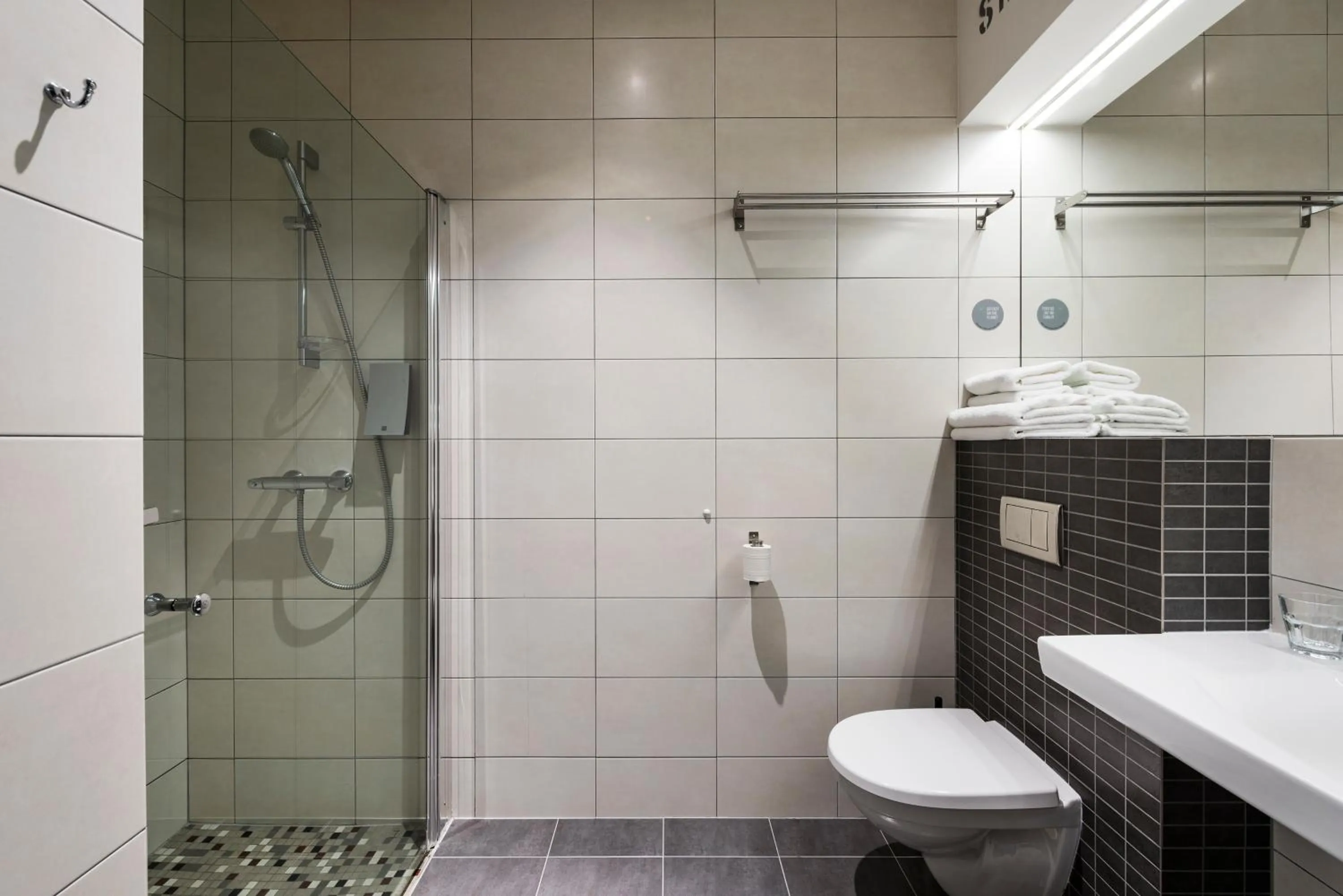 Shower in Comfort Hotel LT - Rock 'n' Roll Vilnius