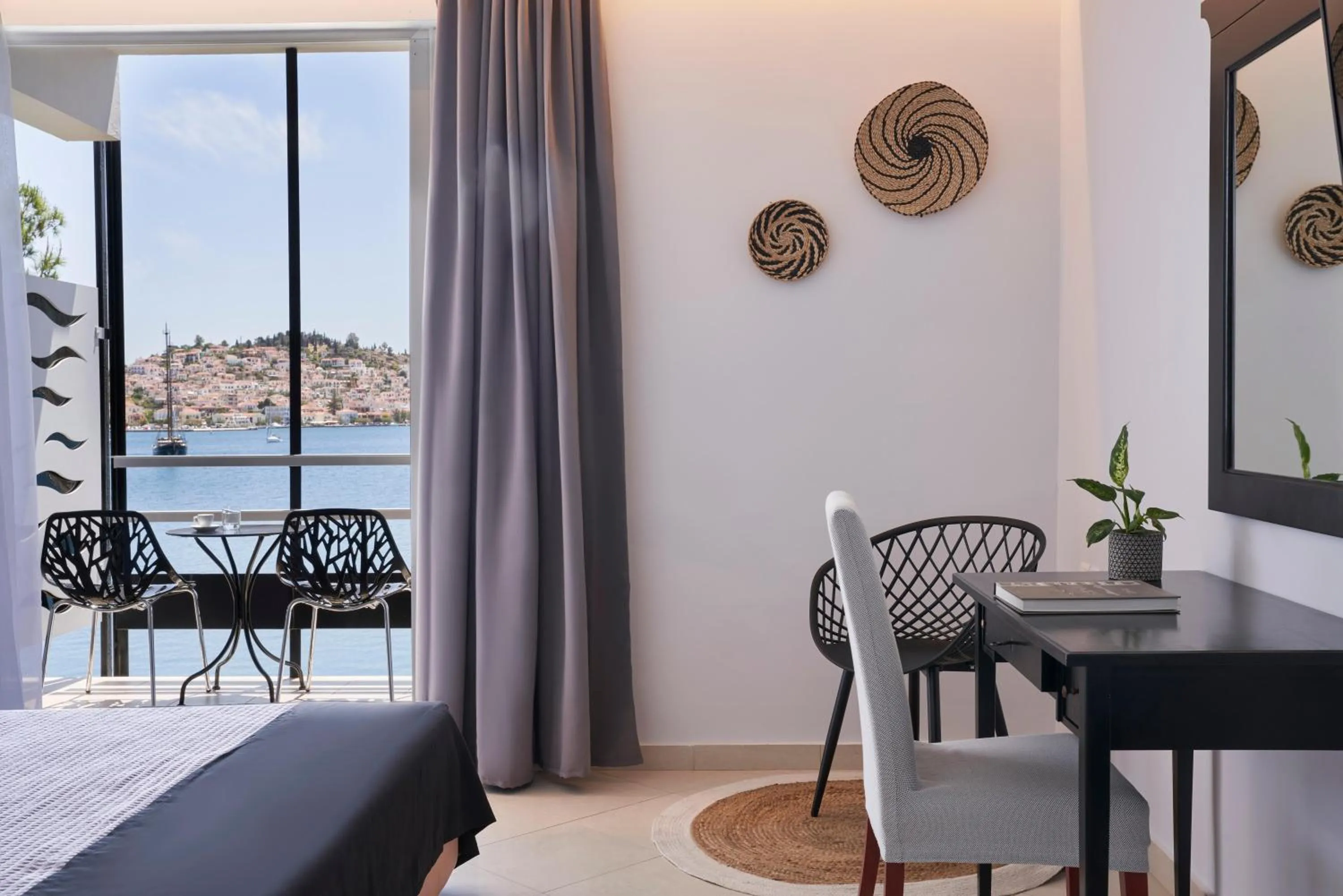 Photo of the whole room, Bed in Xenia Poros Image Hotel