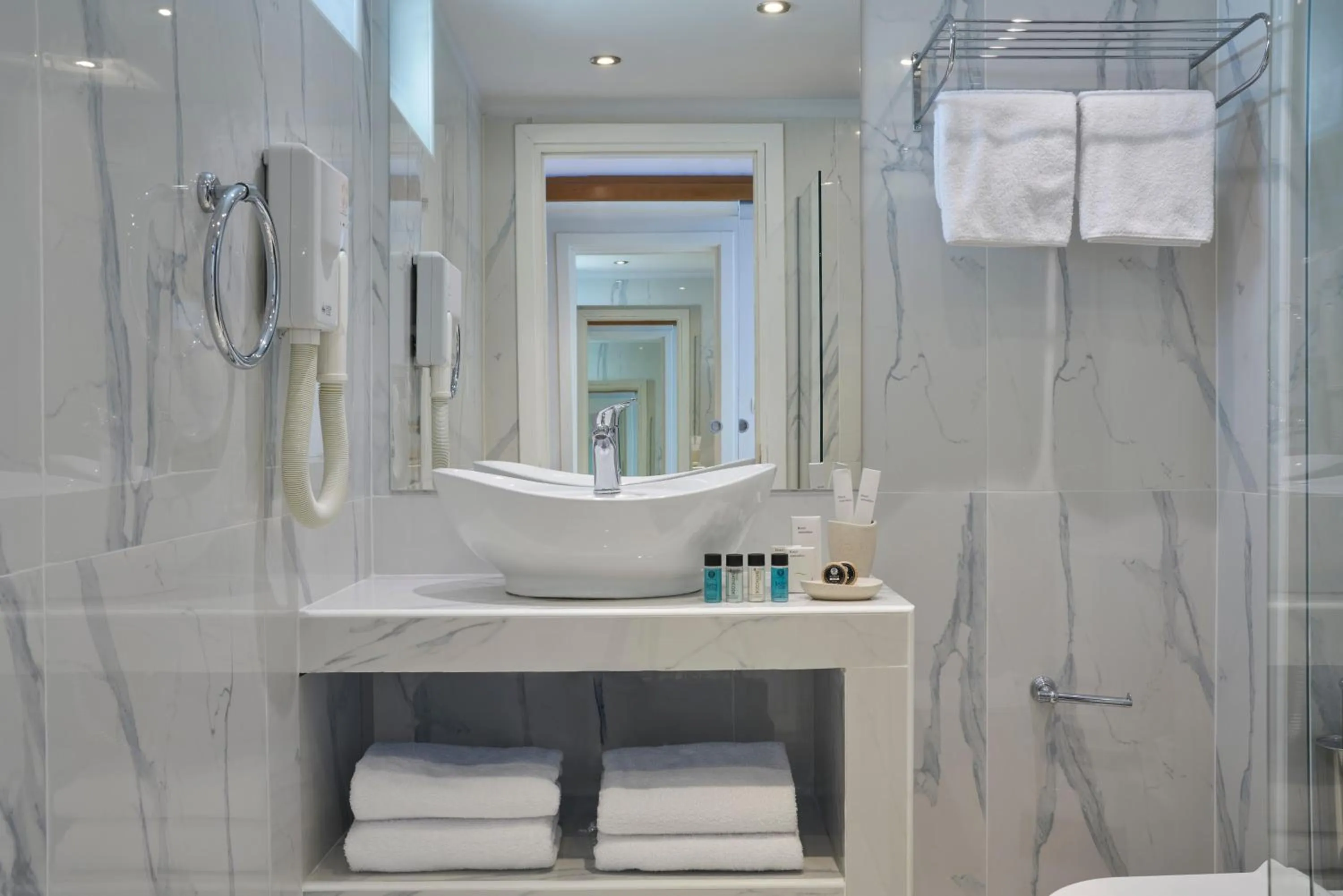 Bathroom in Xenia Poros Image Hotel