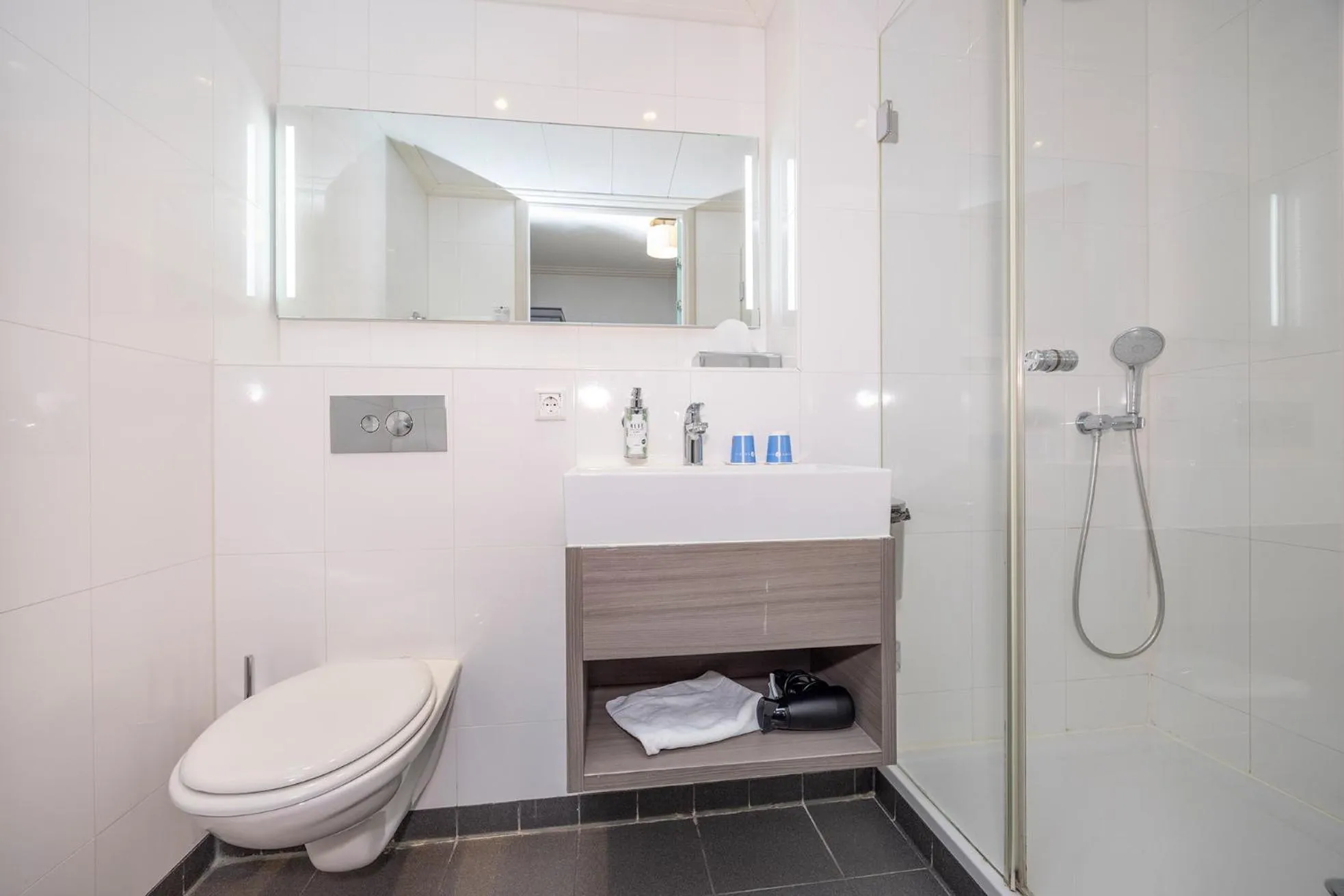 Shower in Fletcher Hotel - Restaurant Nautisch Kwartier