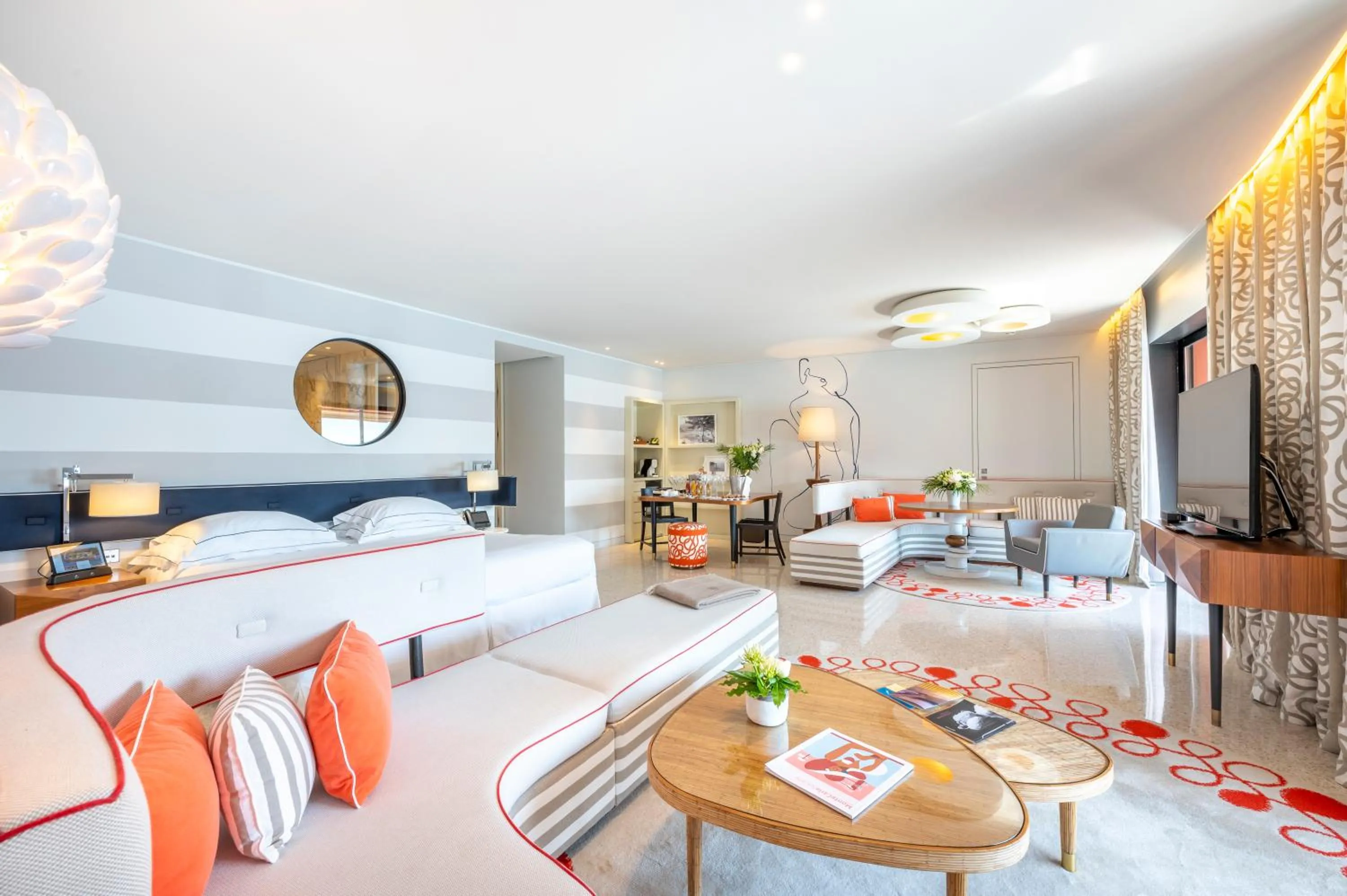 Living room, Bed in Monte-Carlo Beach