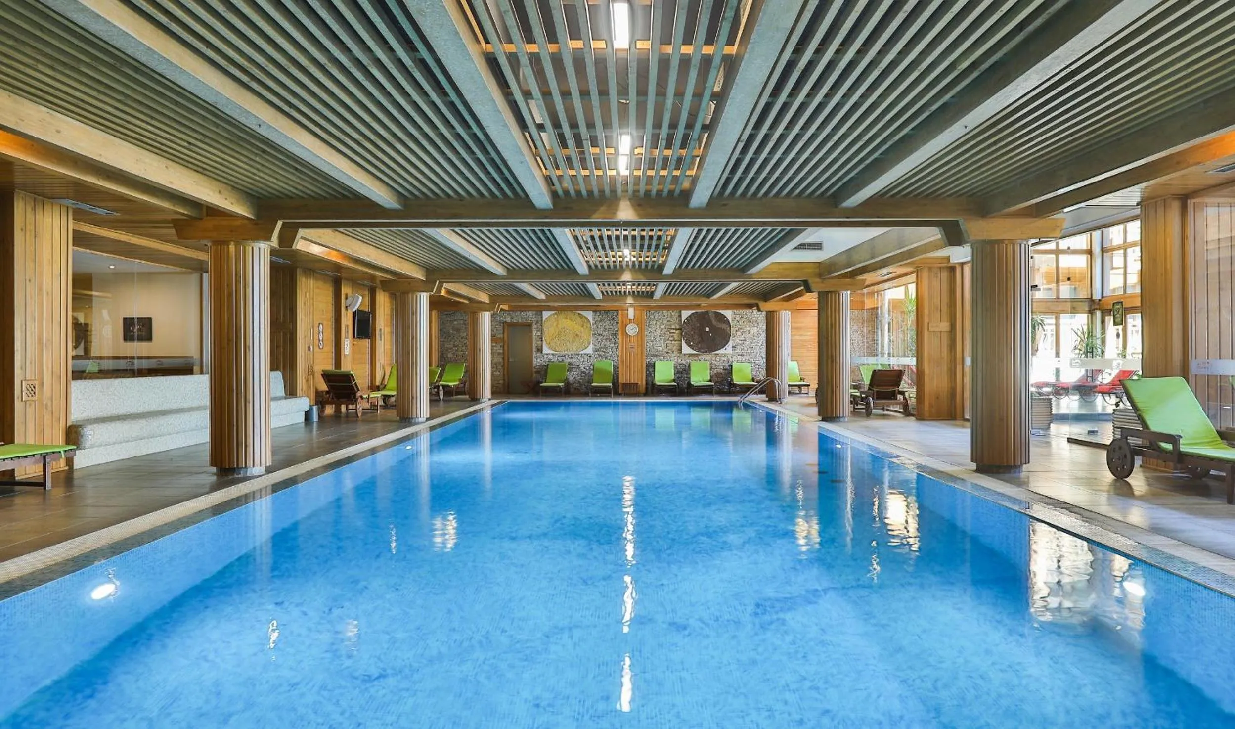Swimming pool in Pirin Golf Hotel & Spa