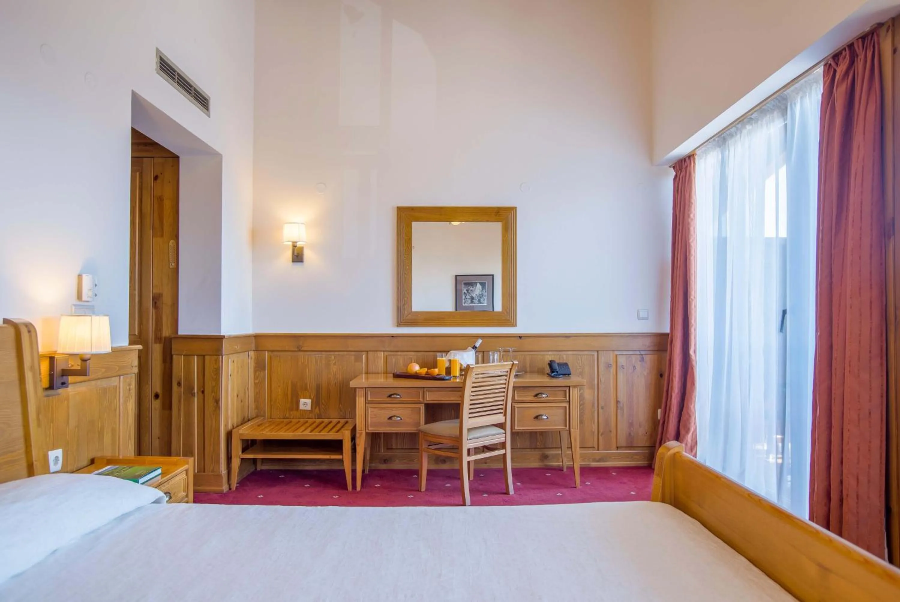 Coffee/tea facilities, Bed in Pirin Golf Hotel & Spa