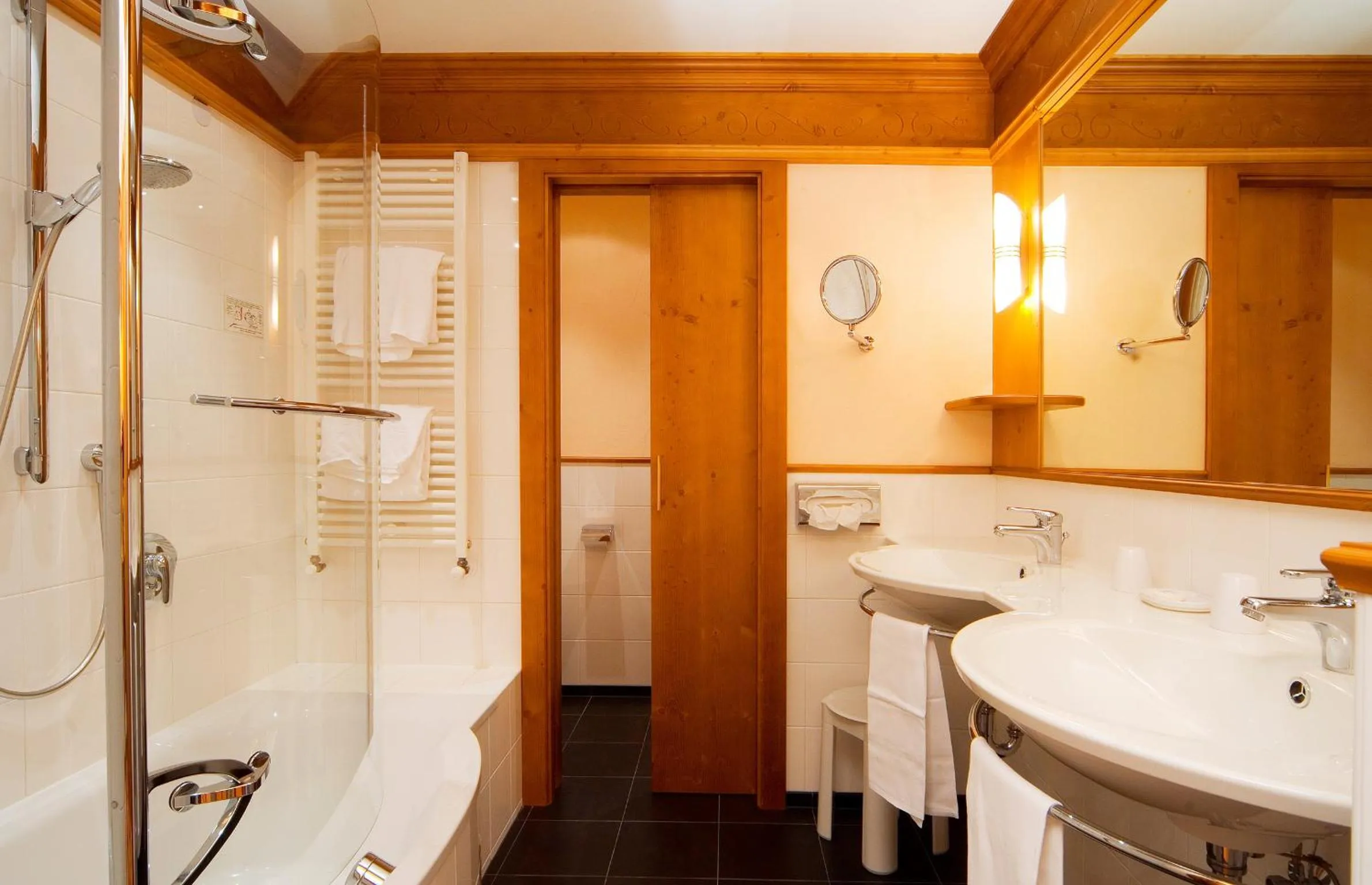 Toilet in Alpin & Vital Hotel La Perla