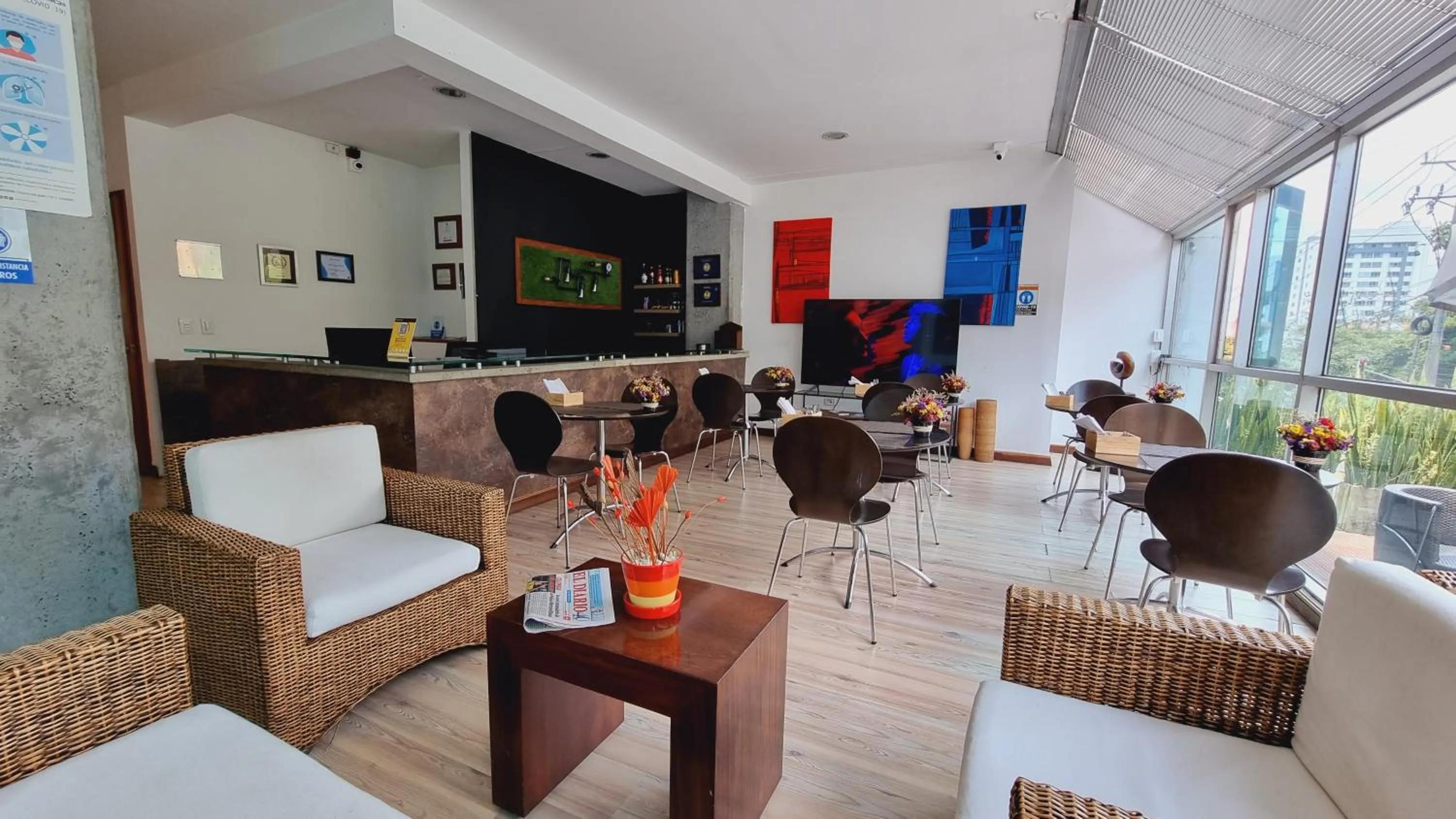 Communal lounge/ TV room in Habitat Suites Hotel By GHO Hoteles