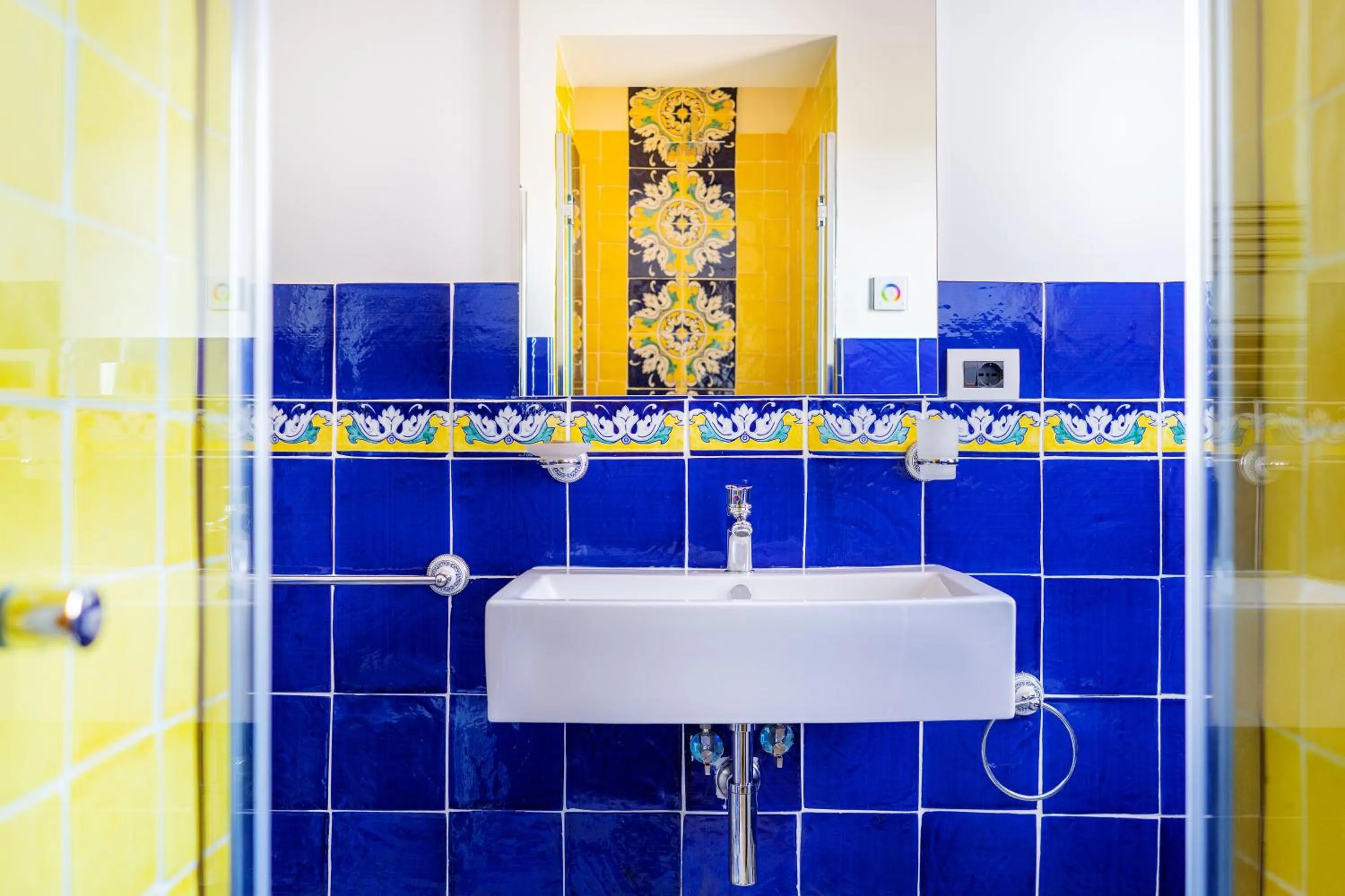 Shower in Lemon Factor Sorrento