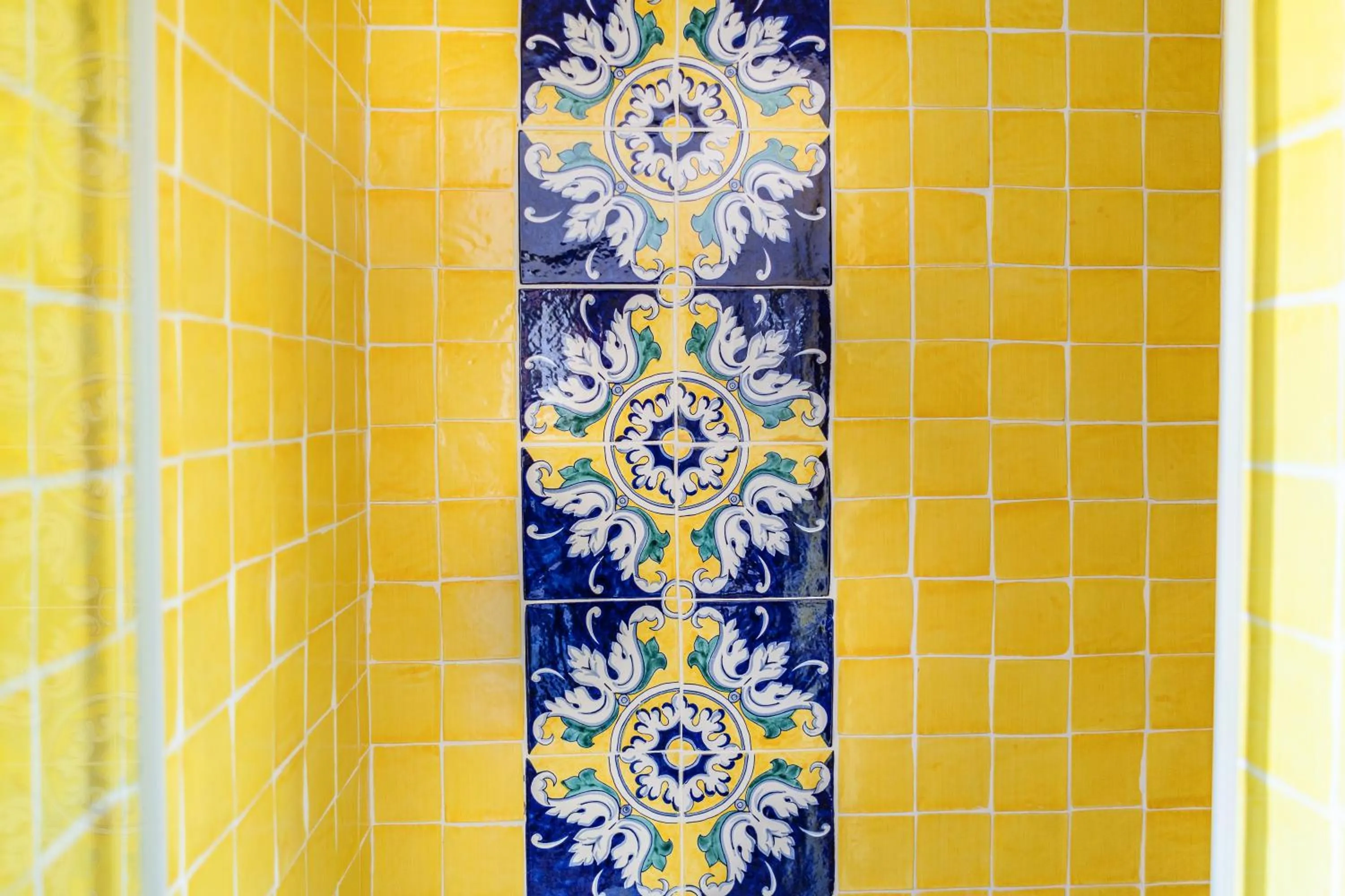 Shower in Lemon Factor Sorrento