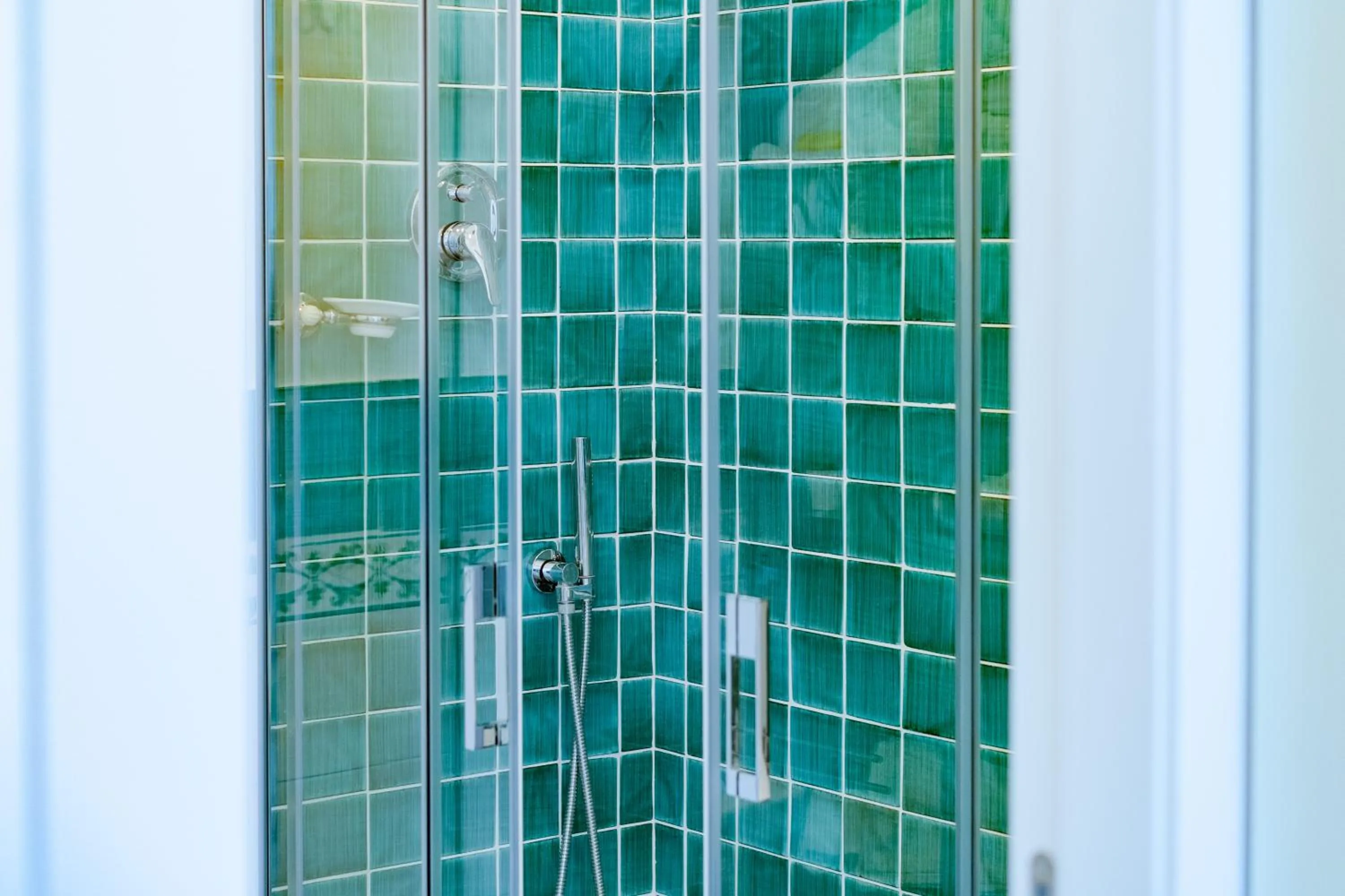 Shower in Lemon Factor Sorrento