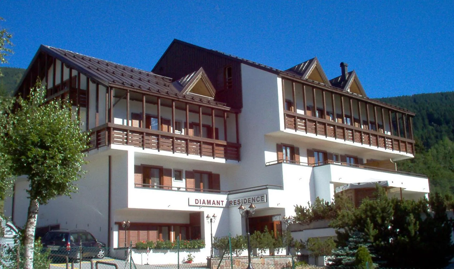 Summer in Residence Diamant