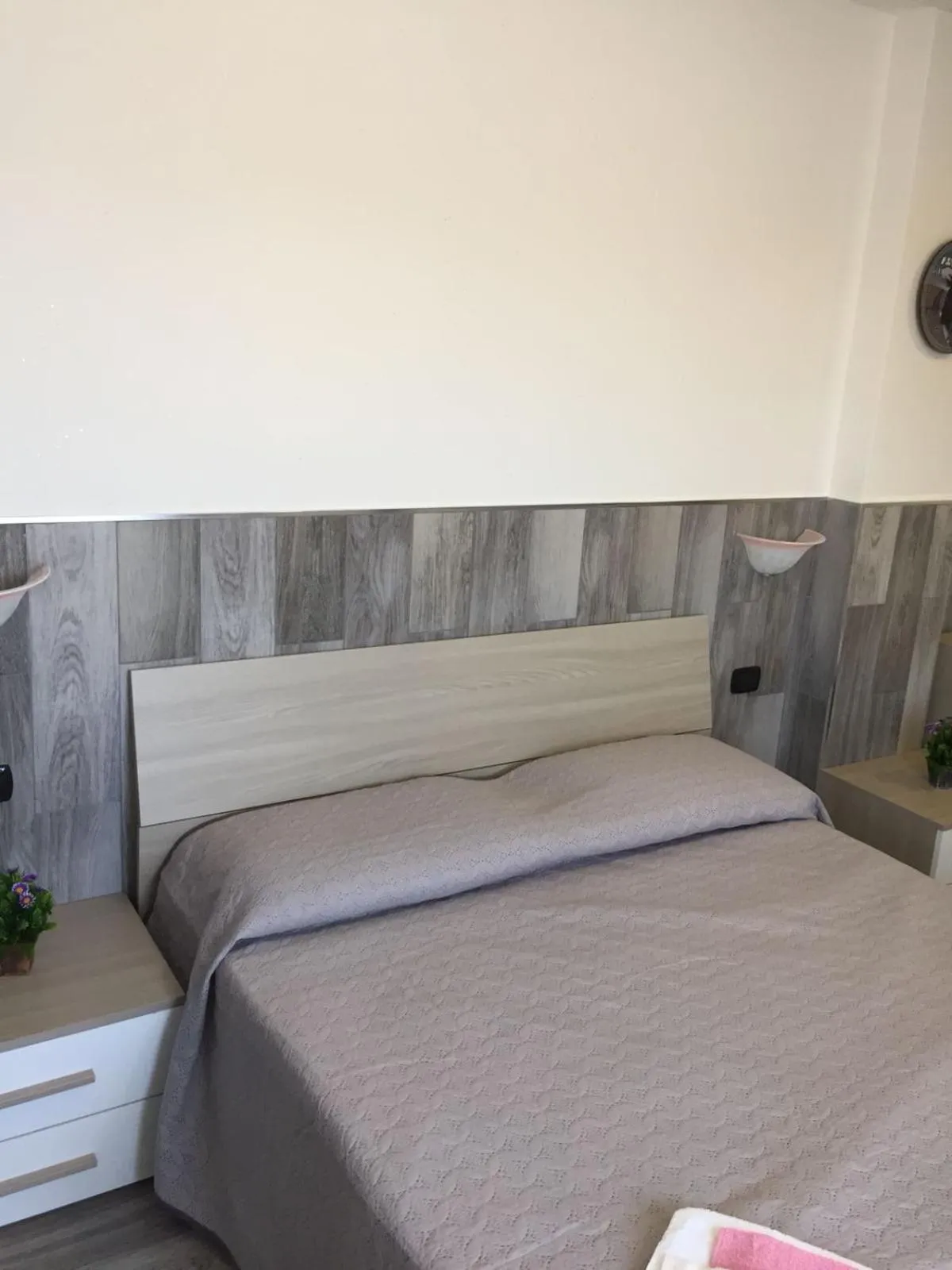 Communal lounge/ TV room, Bed in Beb la lupa