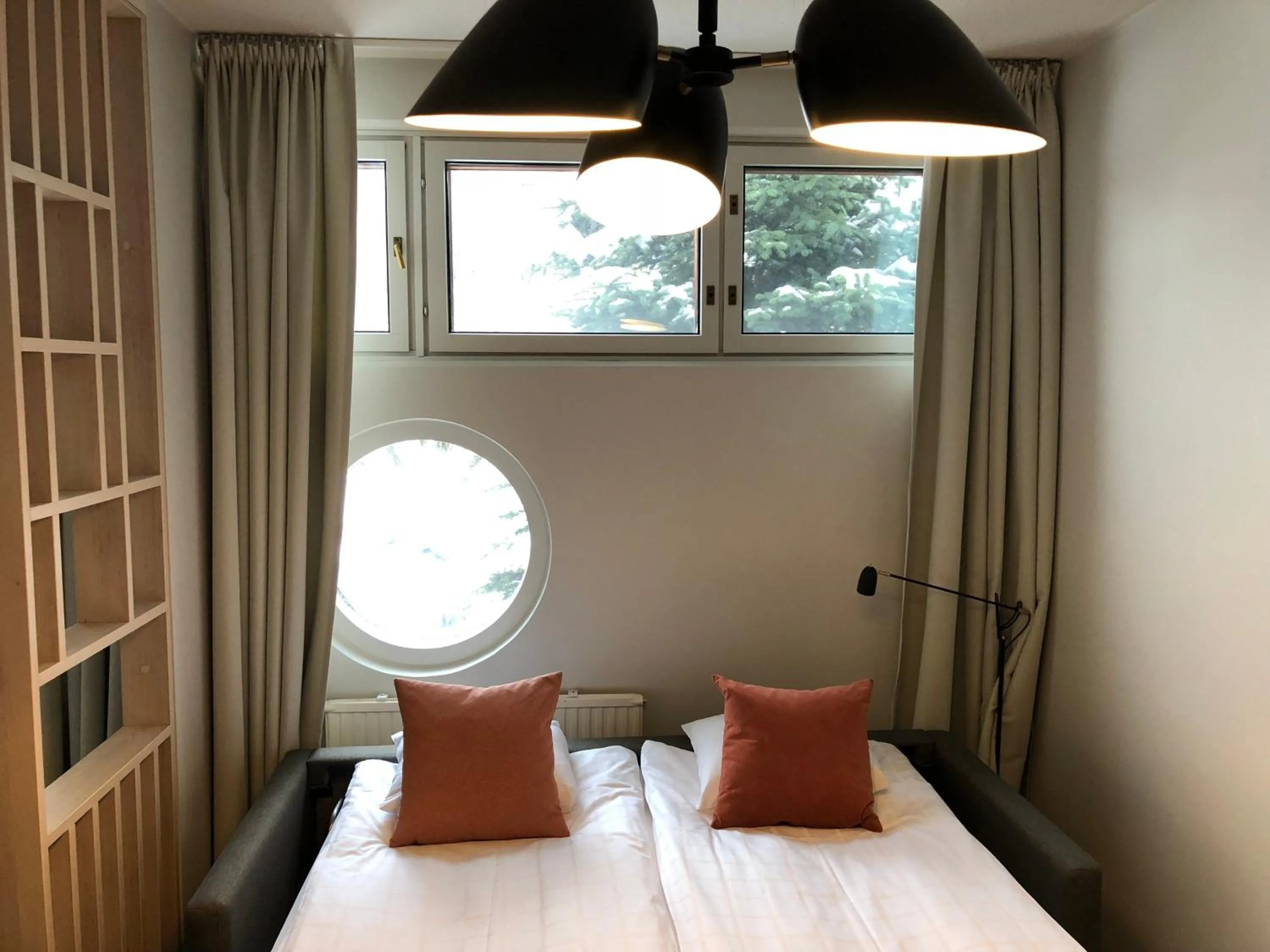 Bed in Pilot Airport Hotel