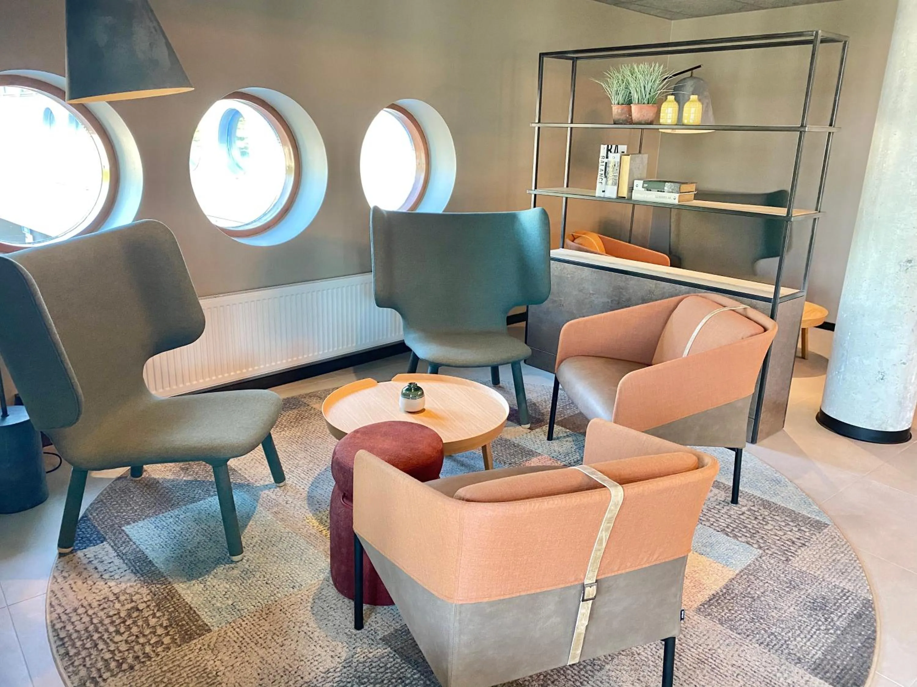 Lobby or reception in Pilot Airport Hotel