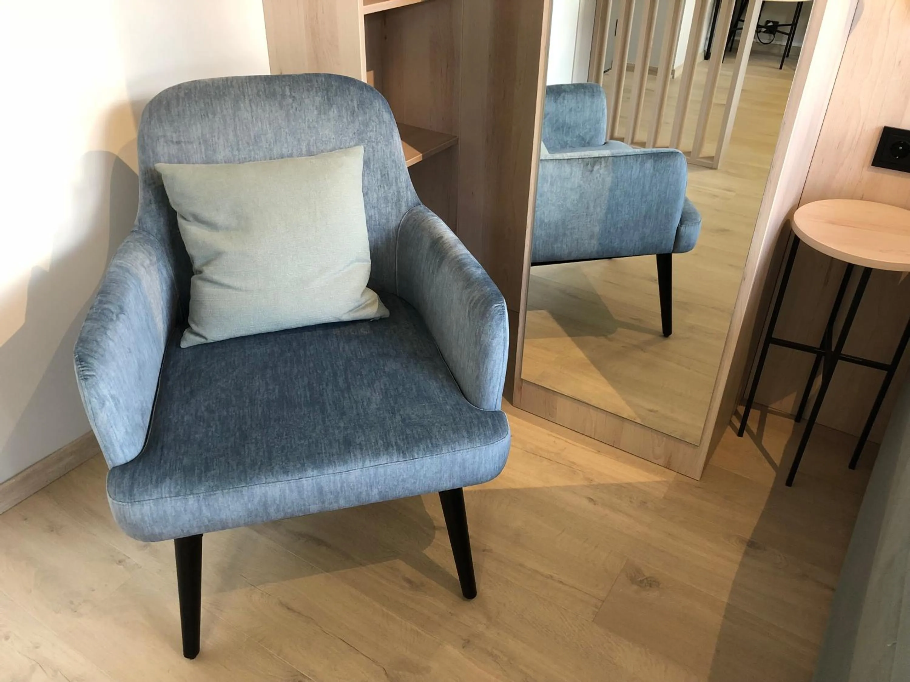 Seating area in Pilot Airport Hotel