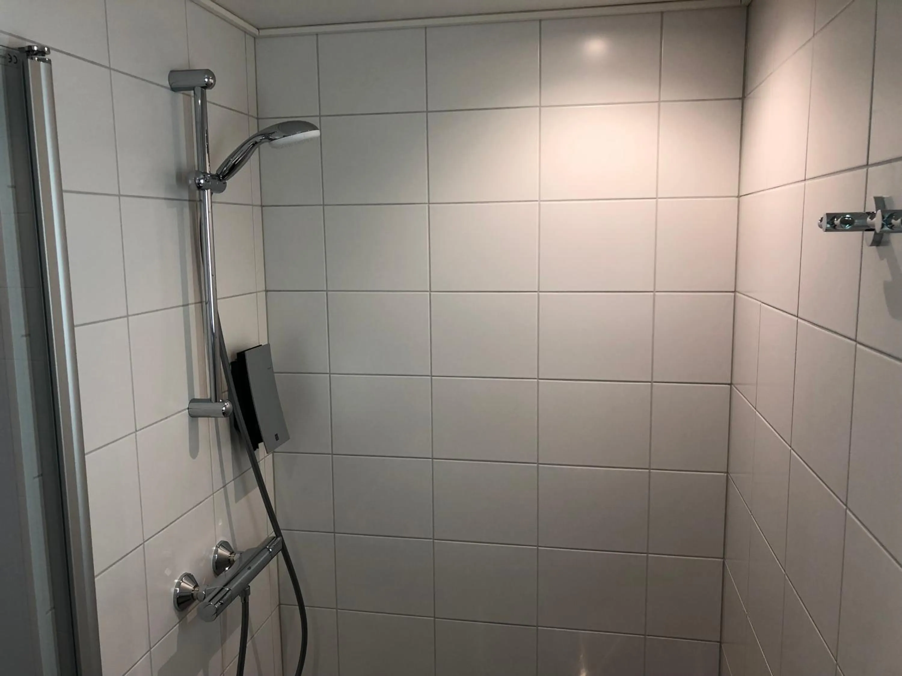 Shower in Pilot Airport Hotel