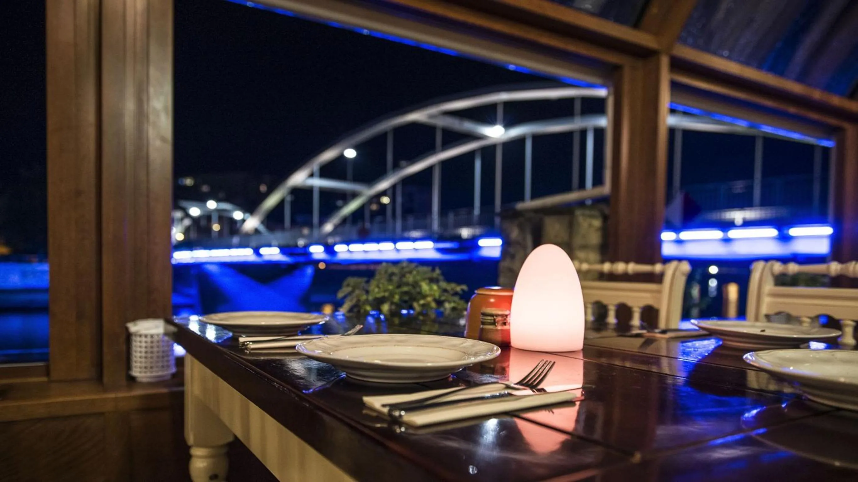 Restaurant/places to eat in Hotel Starka