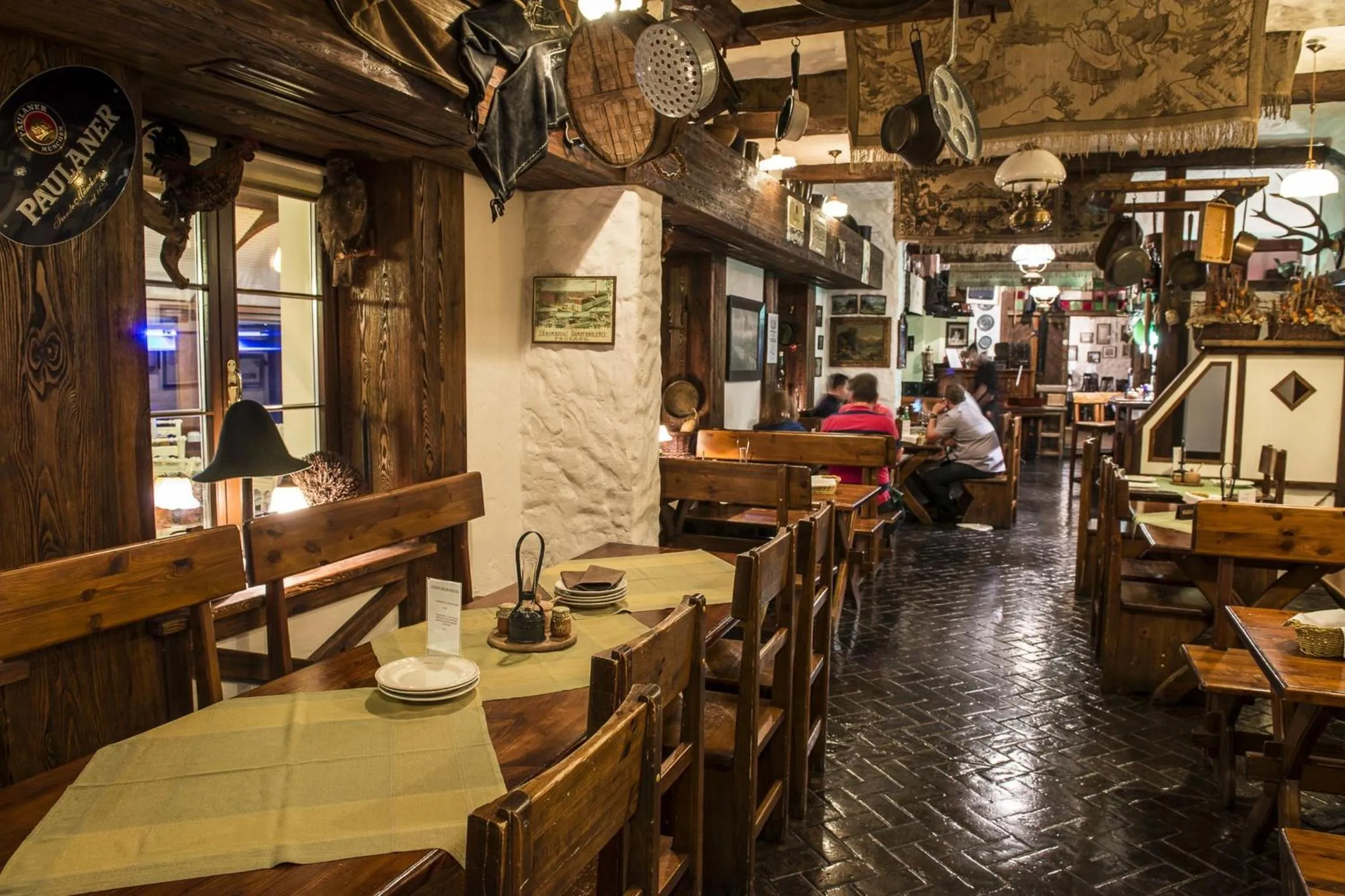 Restaurant/places to eat in Hotel Starka