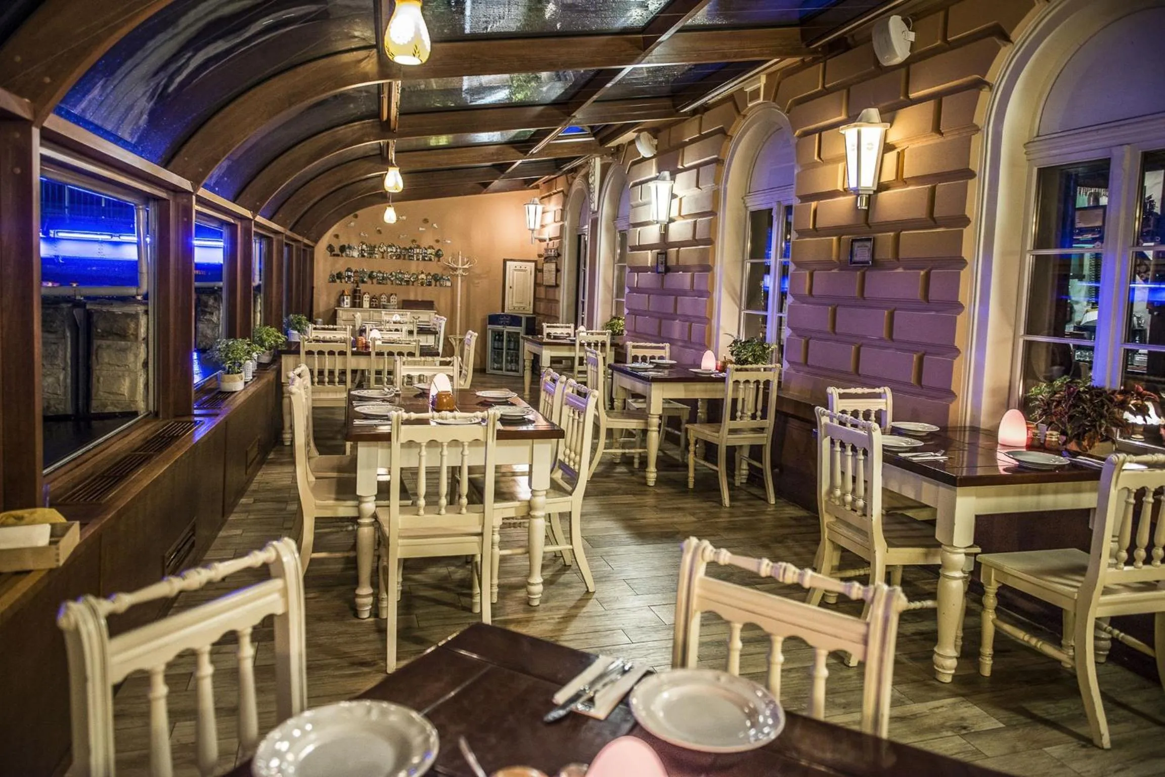 Restaurant/places to eat in Hotel Starka