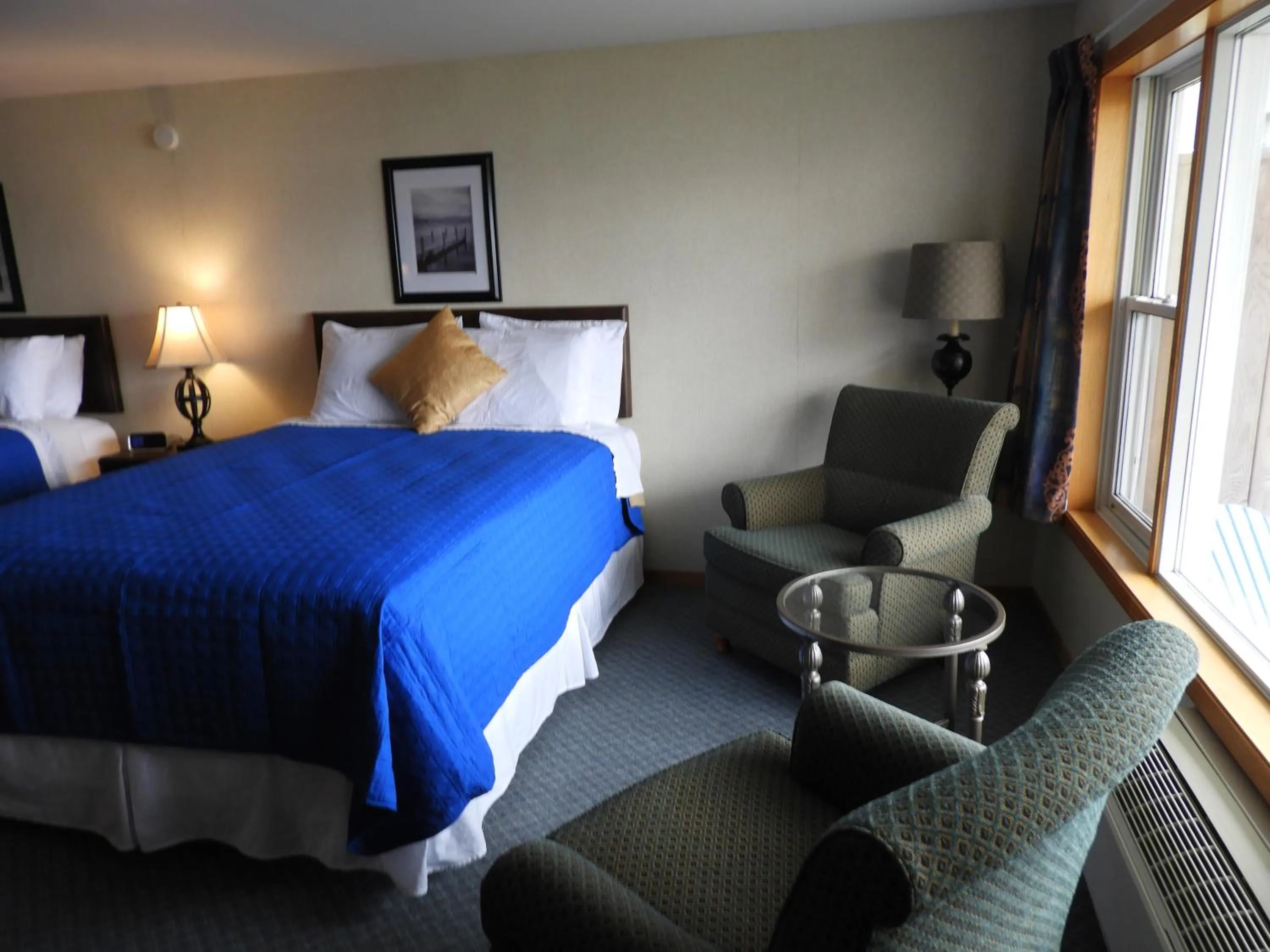 Photo of the whole room, Bed in Admiral Digby Inn Restaurant and Cottages