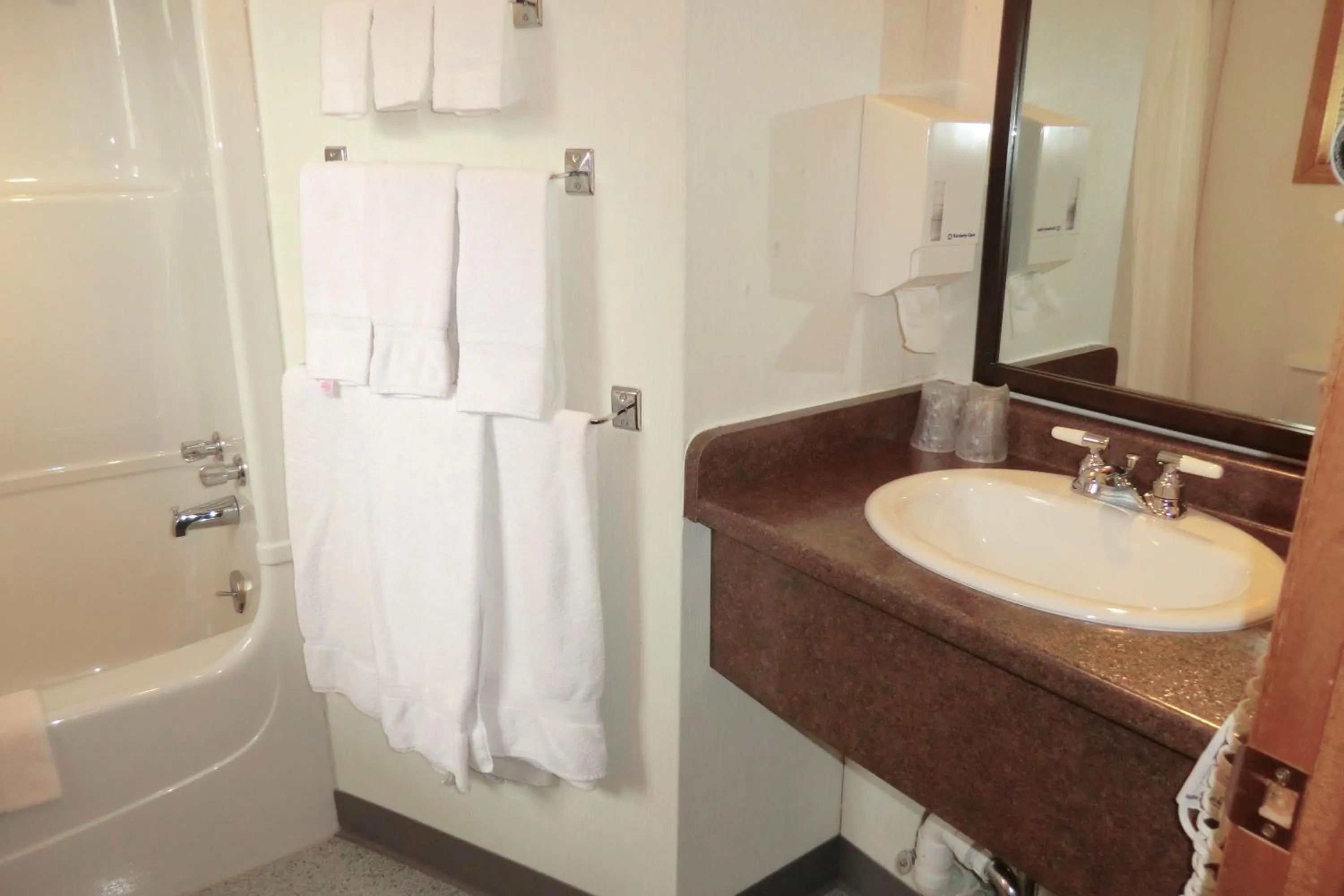 Bathroom in Admiral Digby Inn Restaurant and Cottages