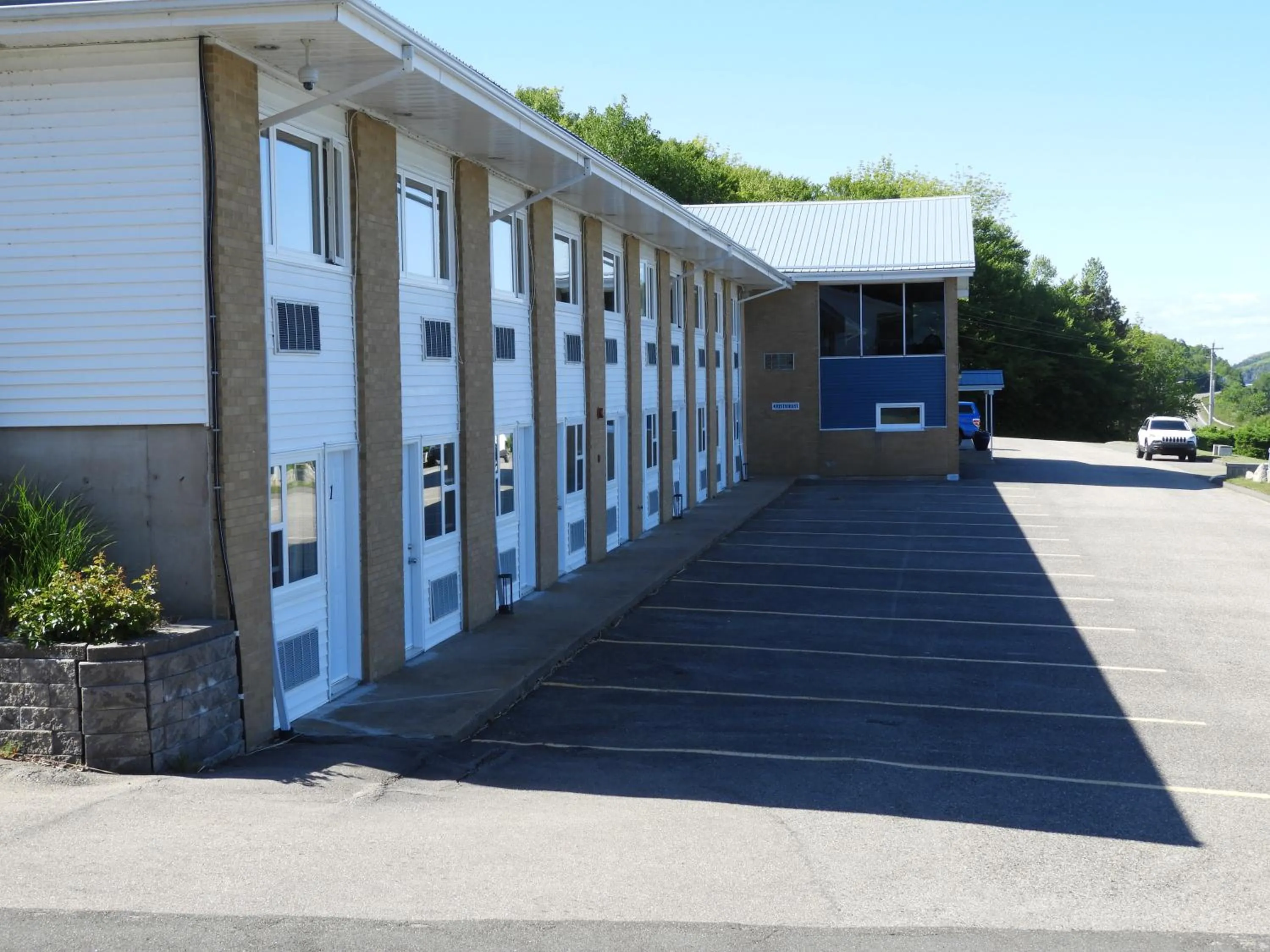 Property building in Admiral Digby Inn Restaurant and Cottages