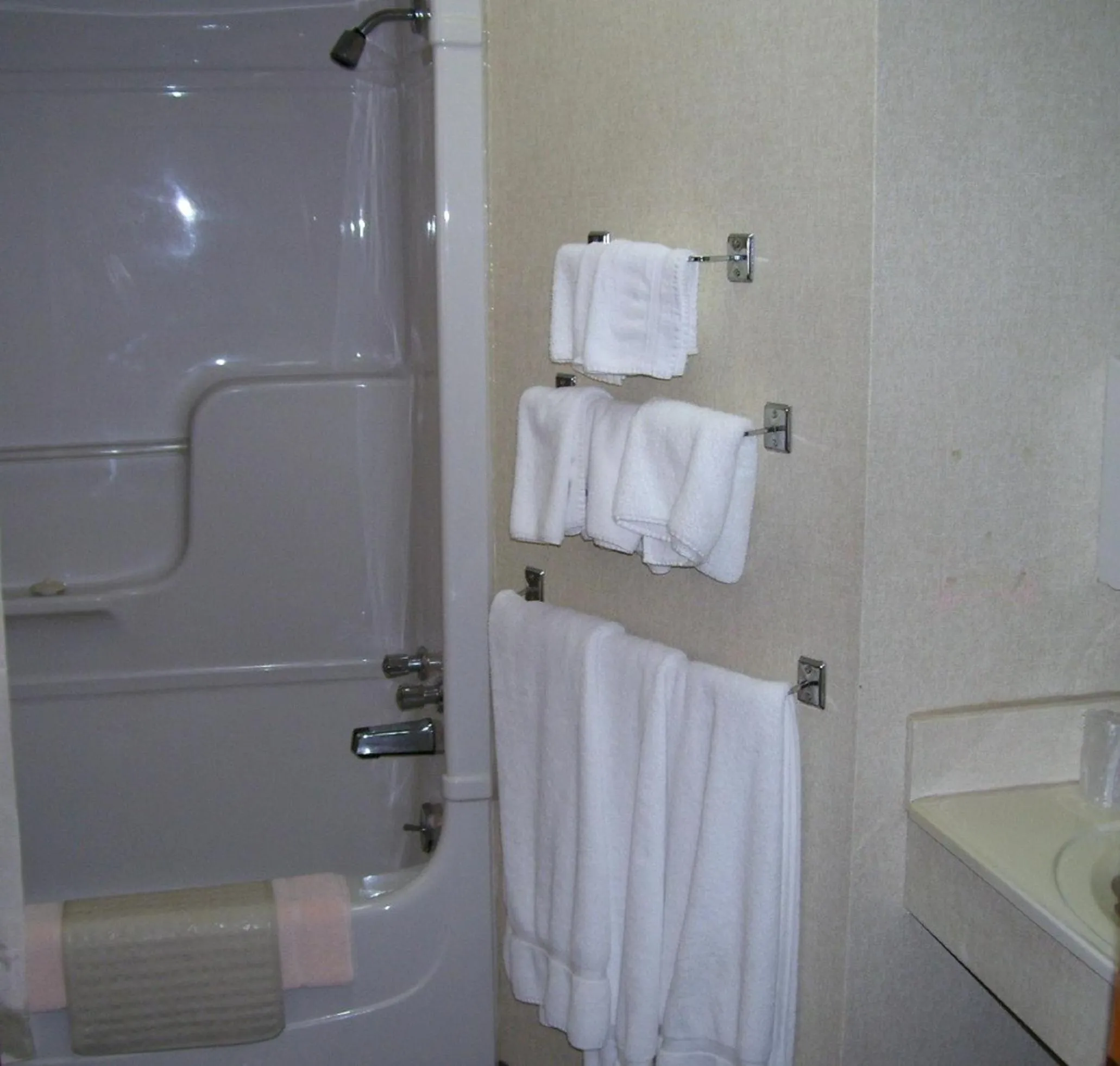 Shower in Admiral Digby Inn Restaurant and Cottages