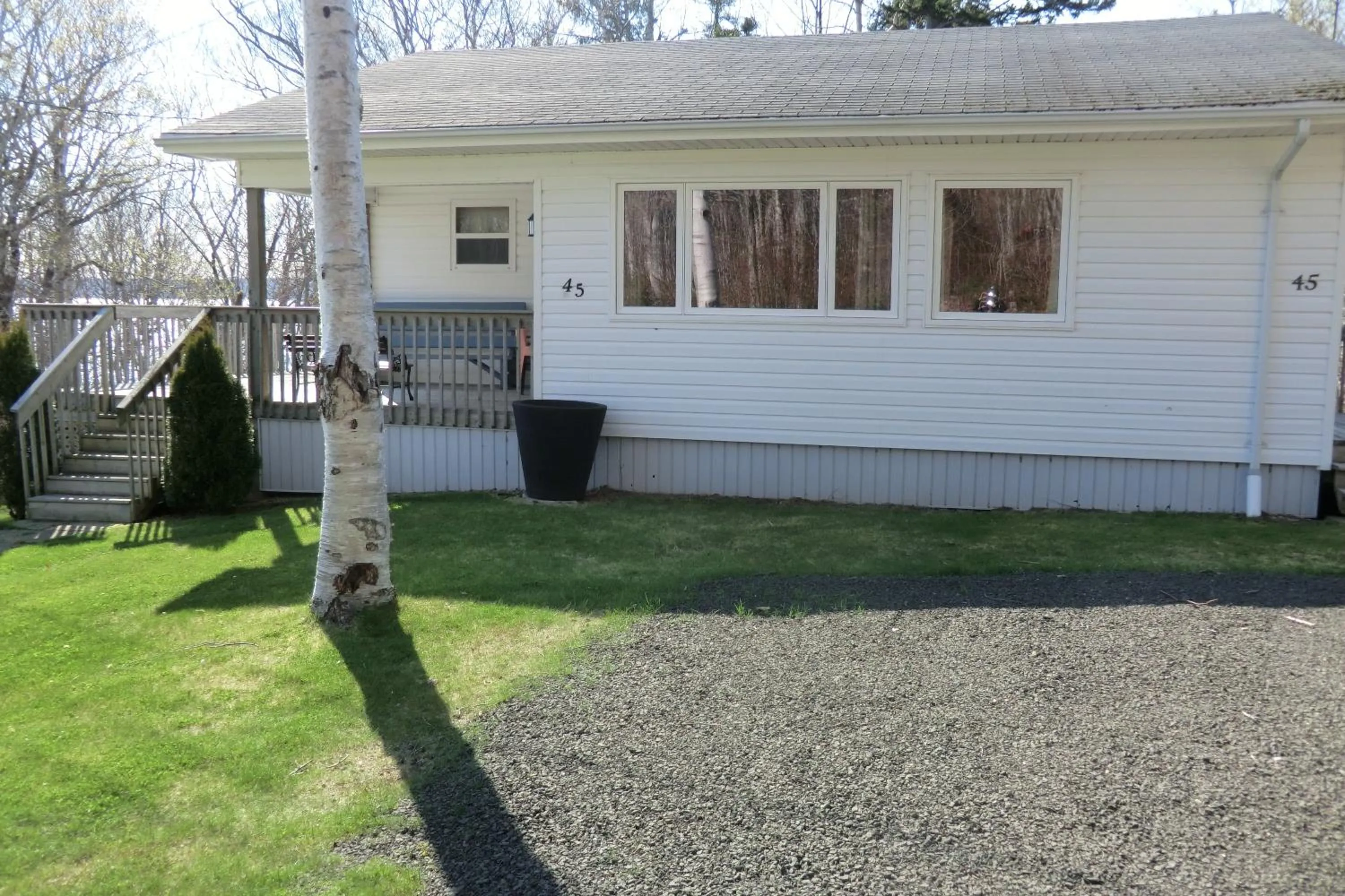 Patio in Admiral Digby Inn Restaurant and Cottages