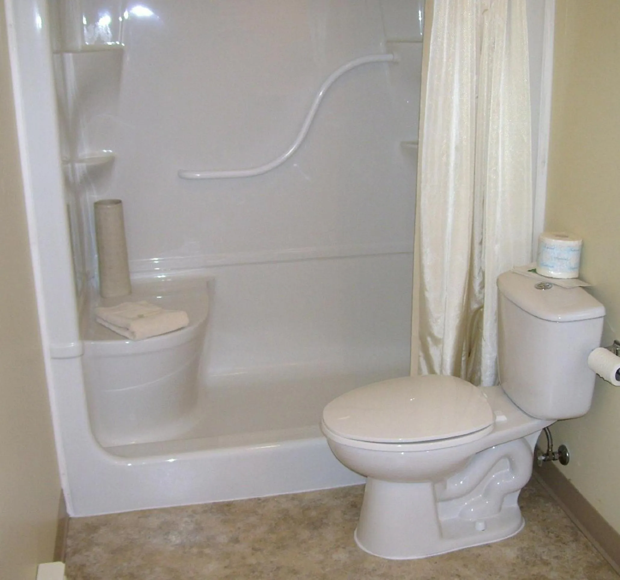 Shower in Admiral Digby Inn Restaurant and Cottages