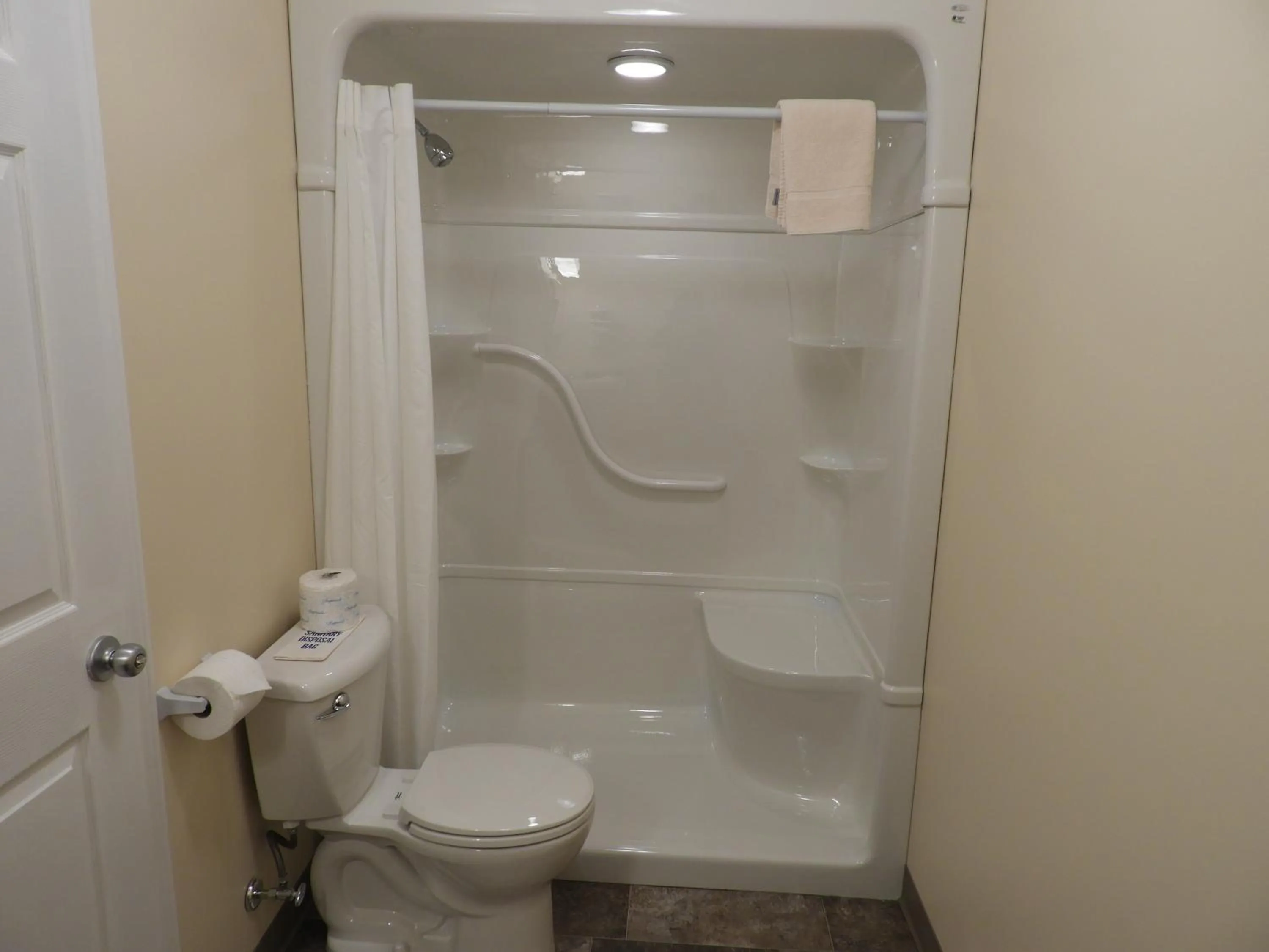 Shower in Admiral Digby Inn Restaurant and Cottages