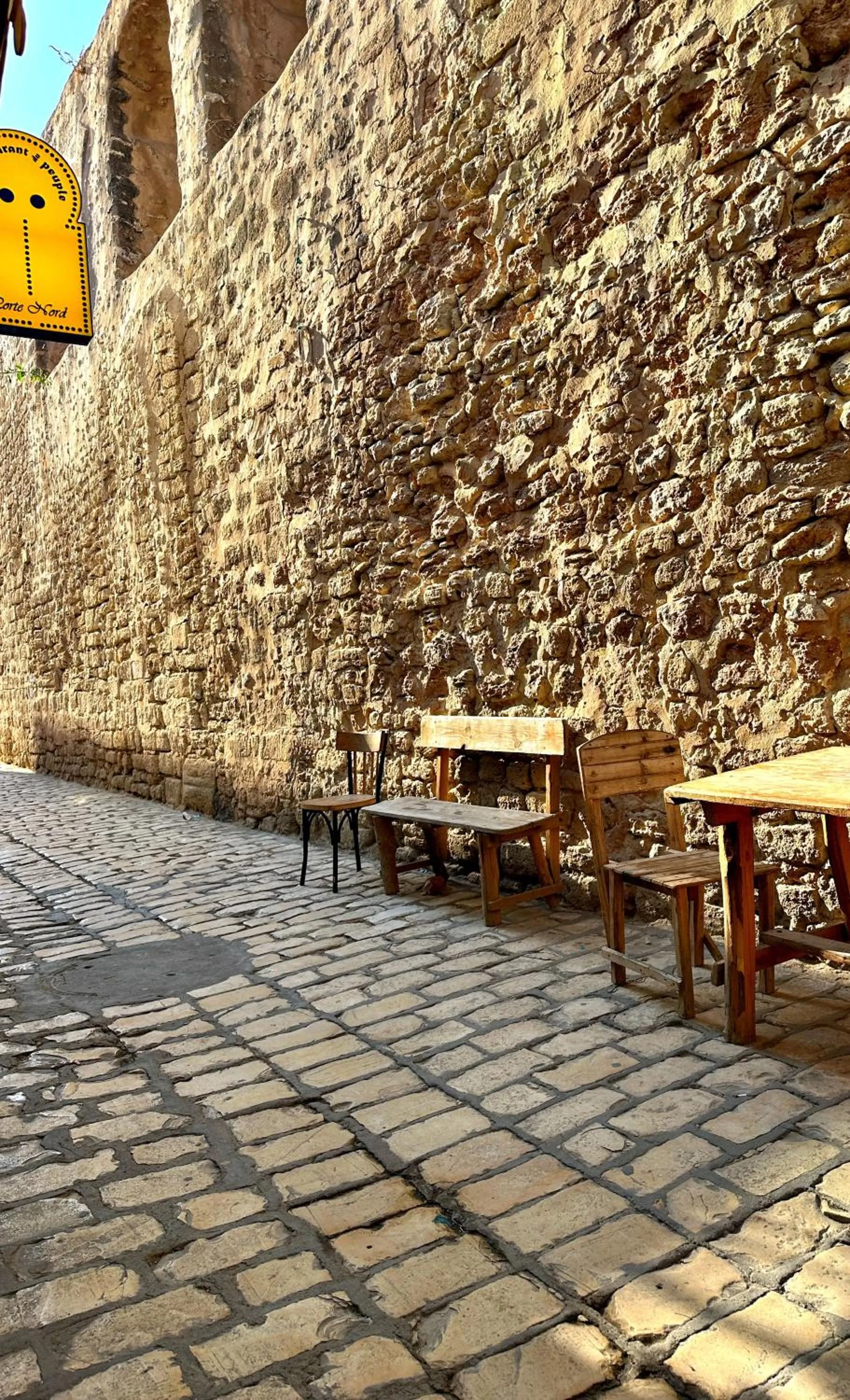 Restaurant/places to eat in Hotel Paris