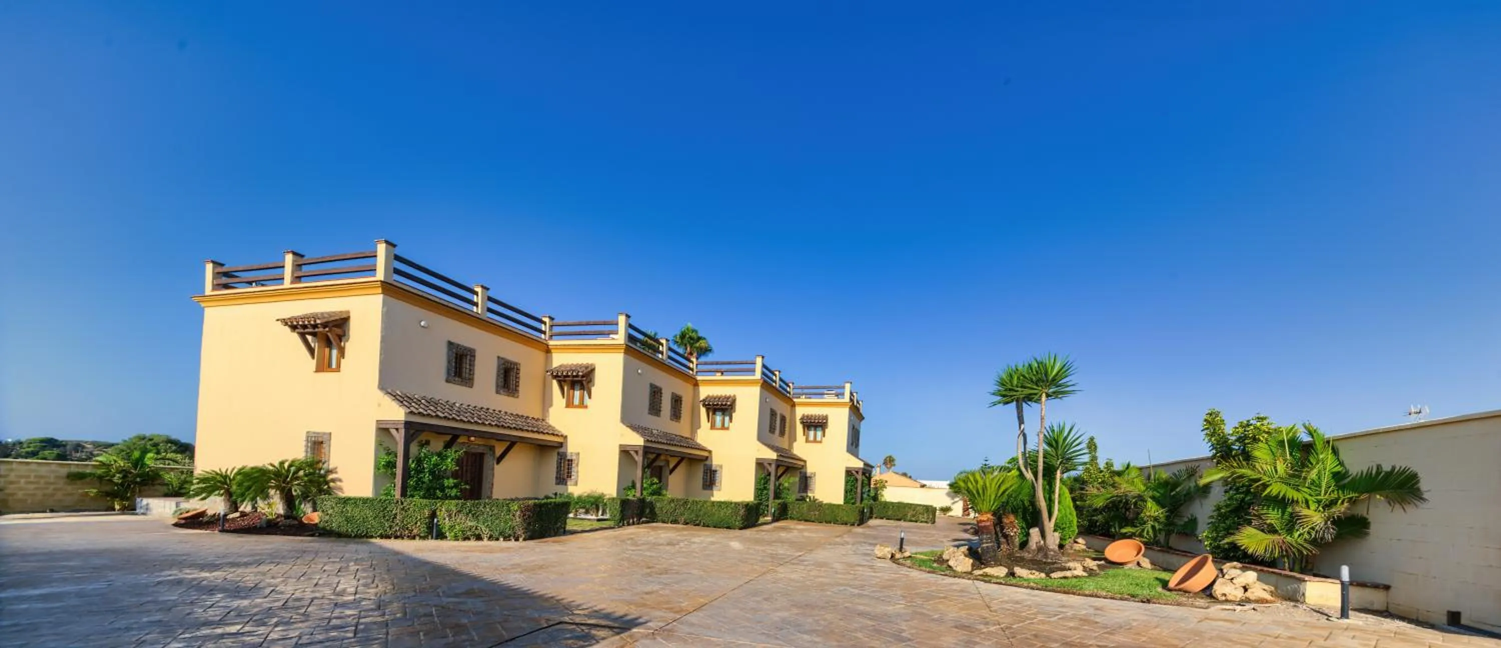 Property building in Apartamentos Villafaro Conil