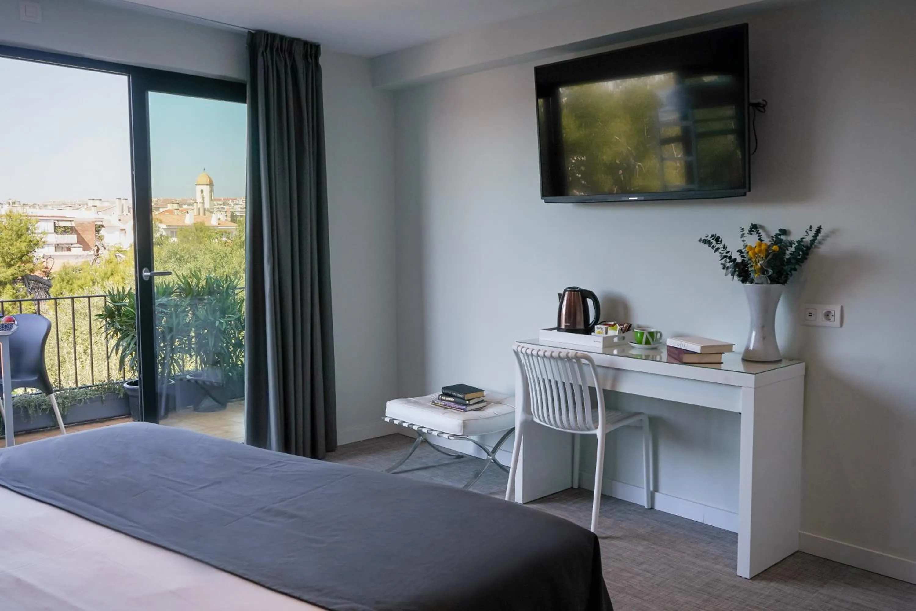 View (from property/room), Bed in Hotel Sitges