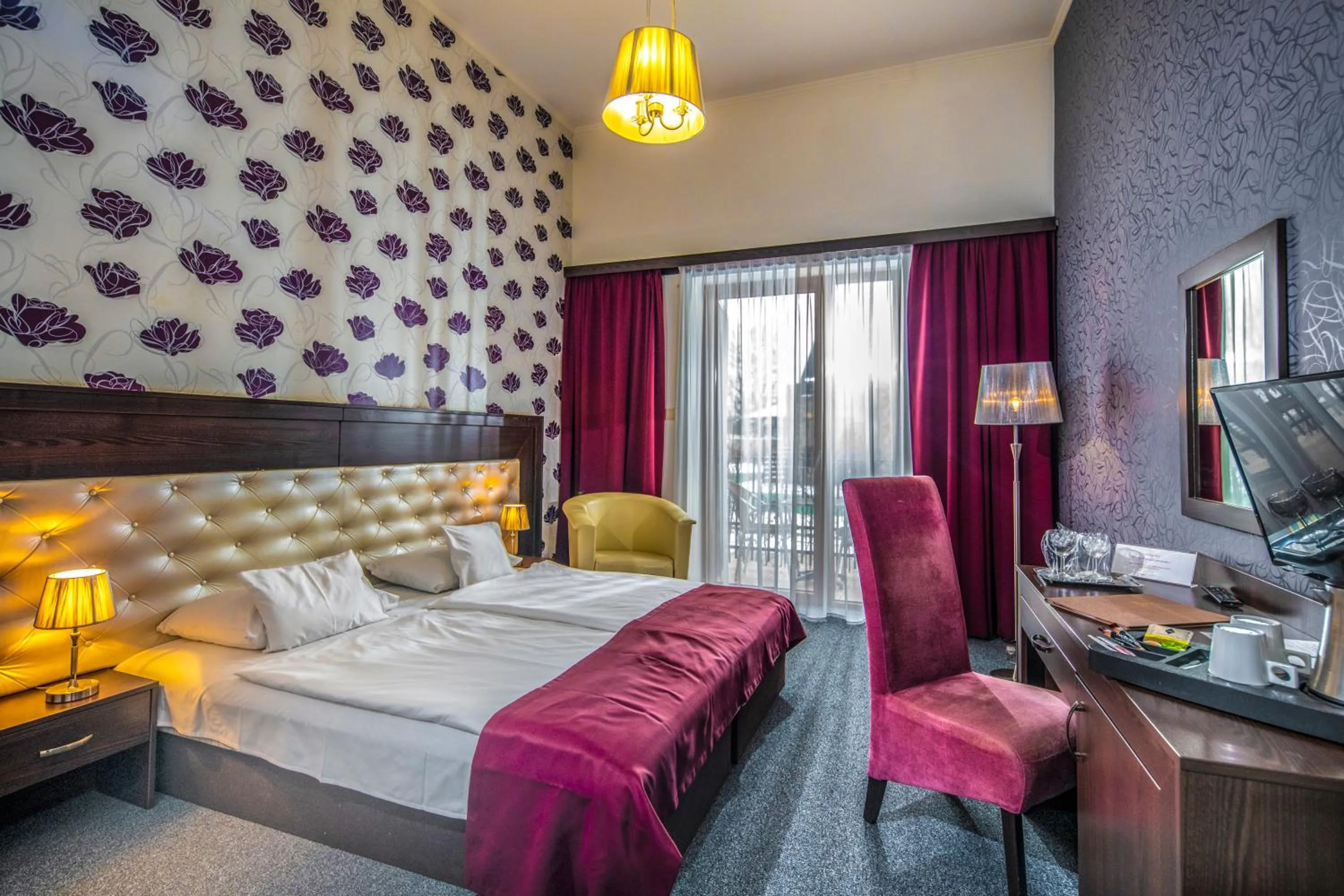 Living room, Bed in Session Hotel Ráckeve