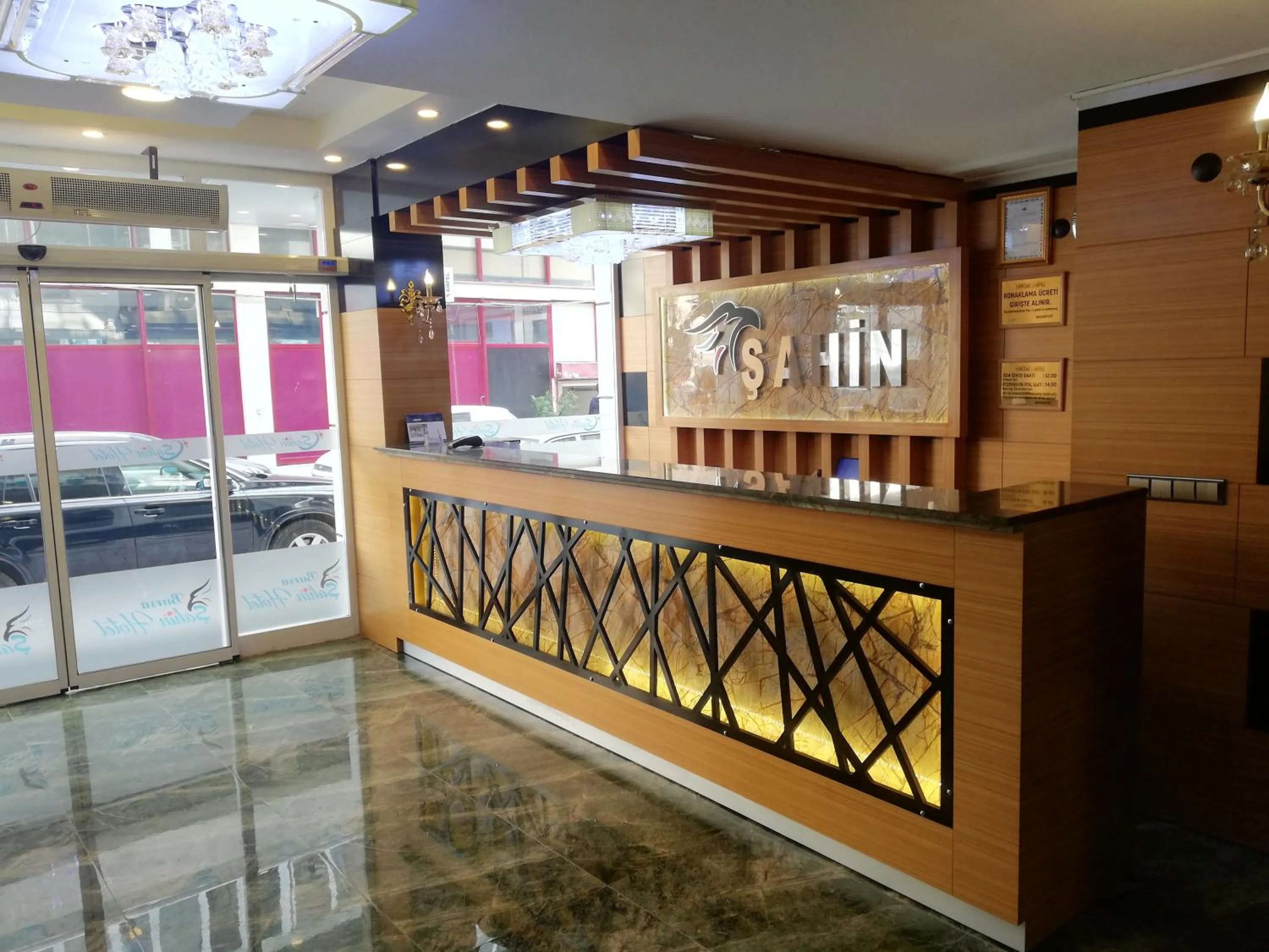 Lobby or reception in BURSA ŞAHiN HOTEL
