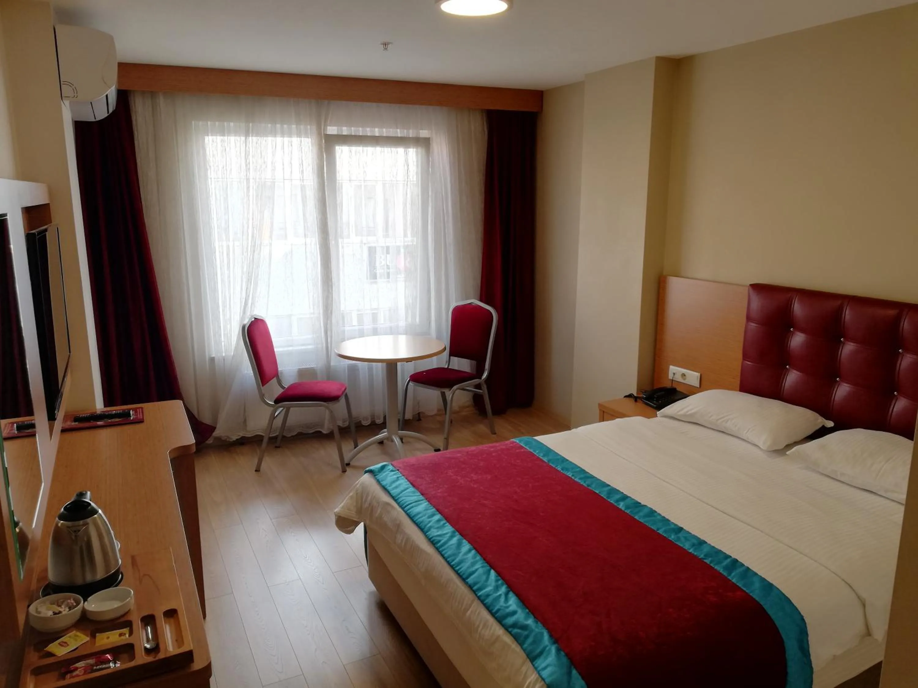 Photo of the whole room, Bed in BURSA ŞAHiN HOTEL