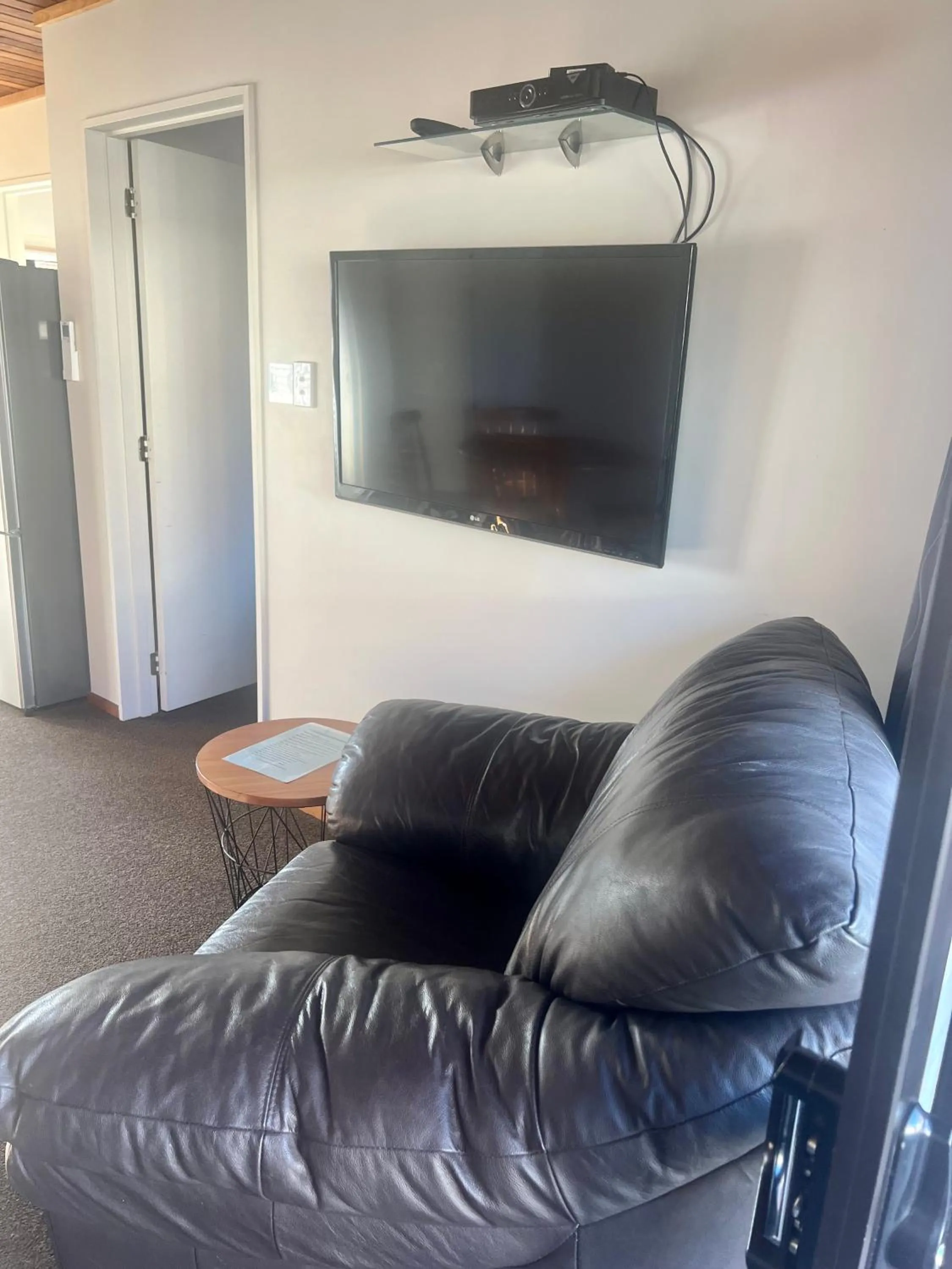 TV and multimedia in Pinewood Motels